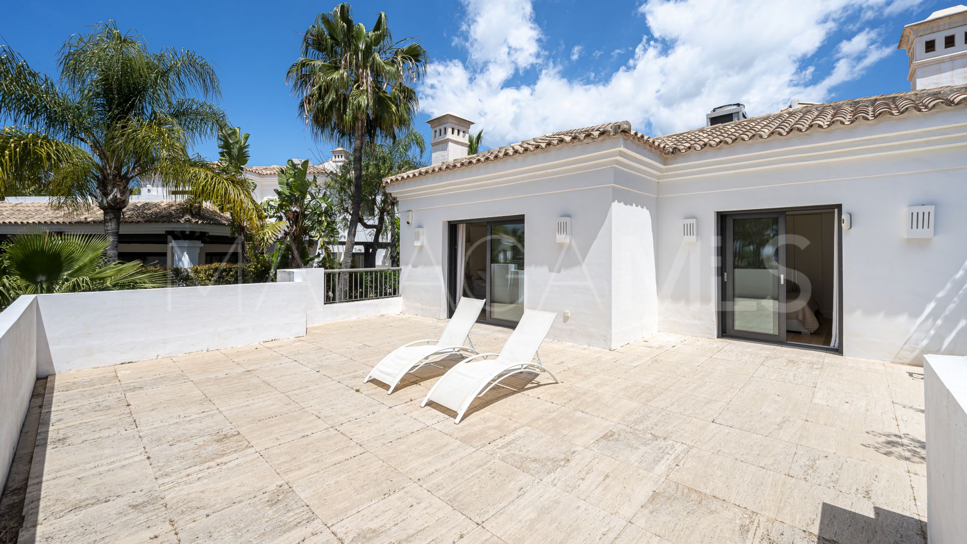 For sale villa with 5 bedrooms in Lomas de Magna Marbella