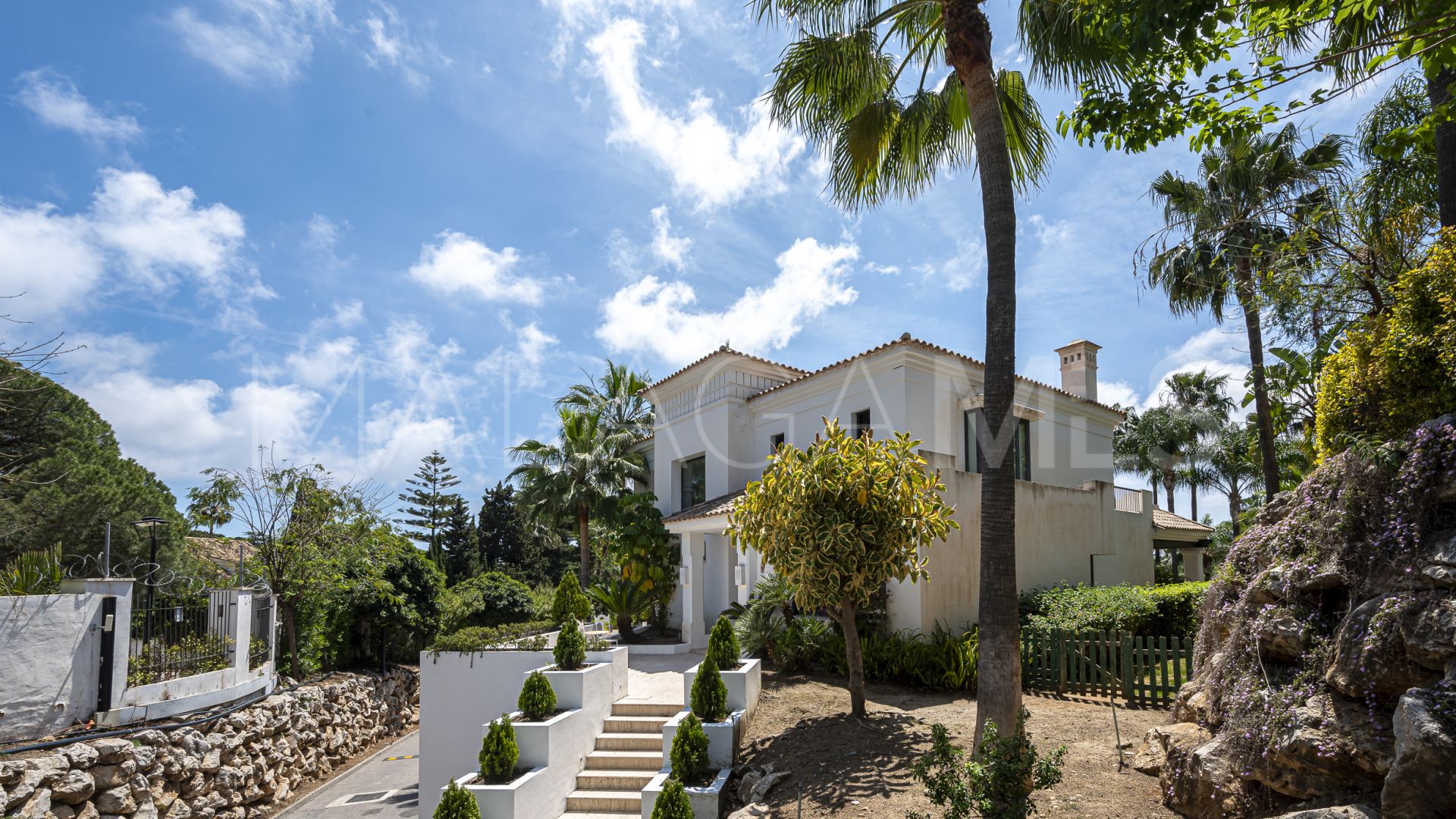 For sale villa with 5 bedrooms in Lomas de Magna Marbella