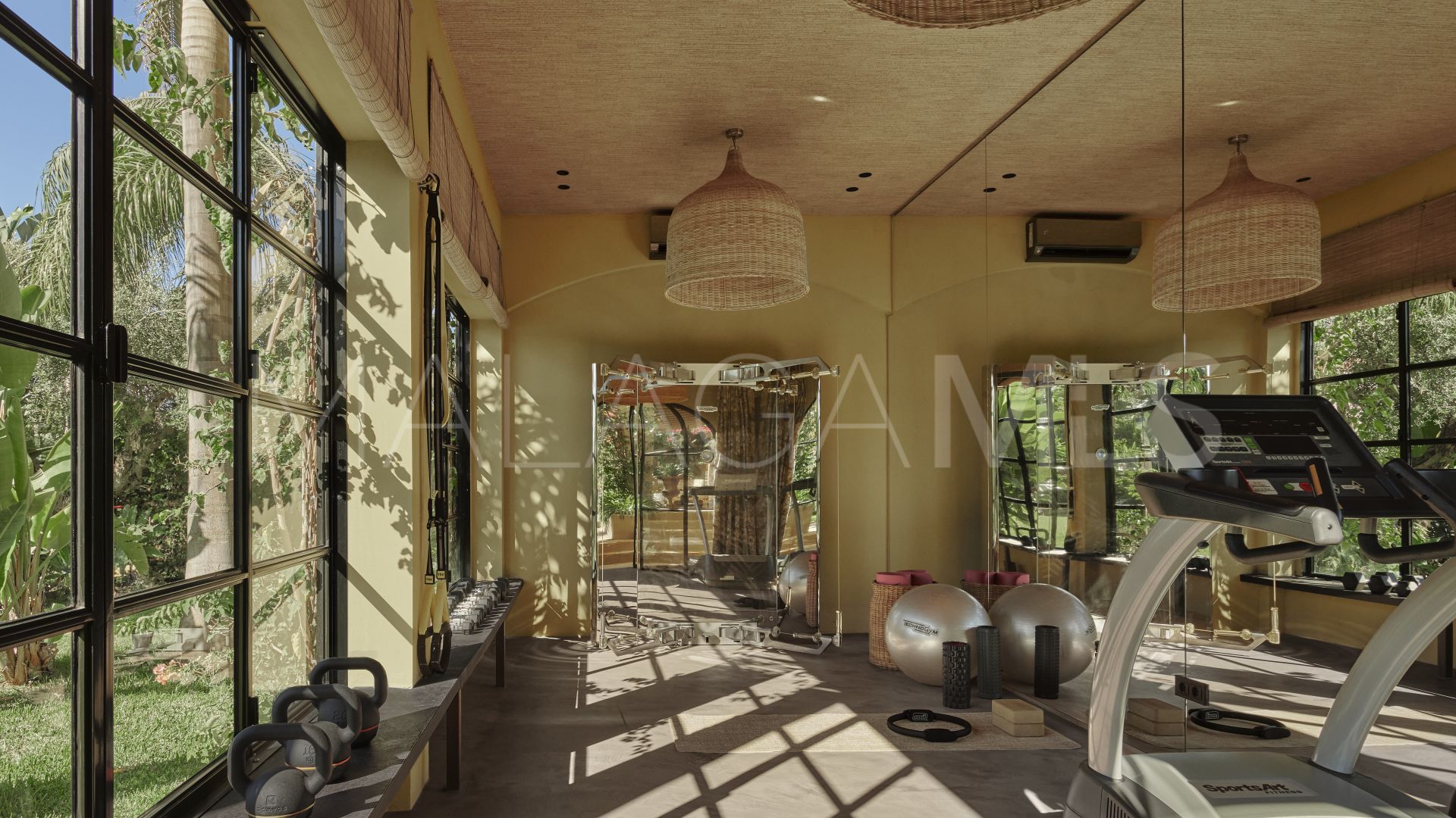 Villa for sale in Los Monteros Playa