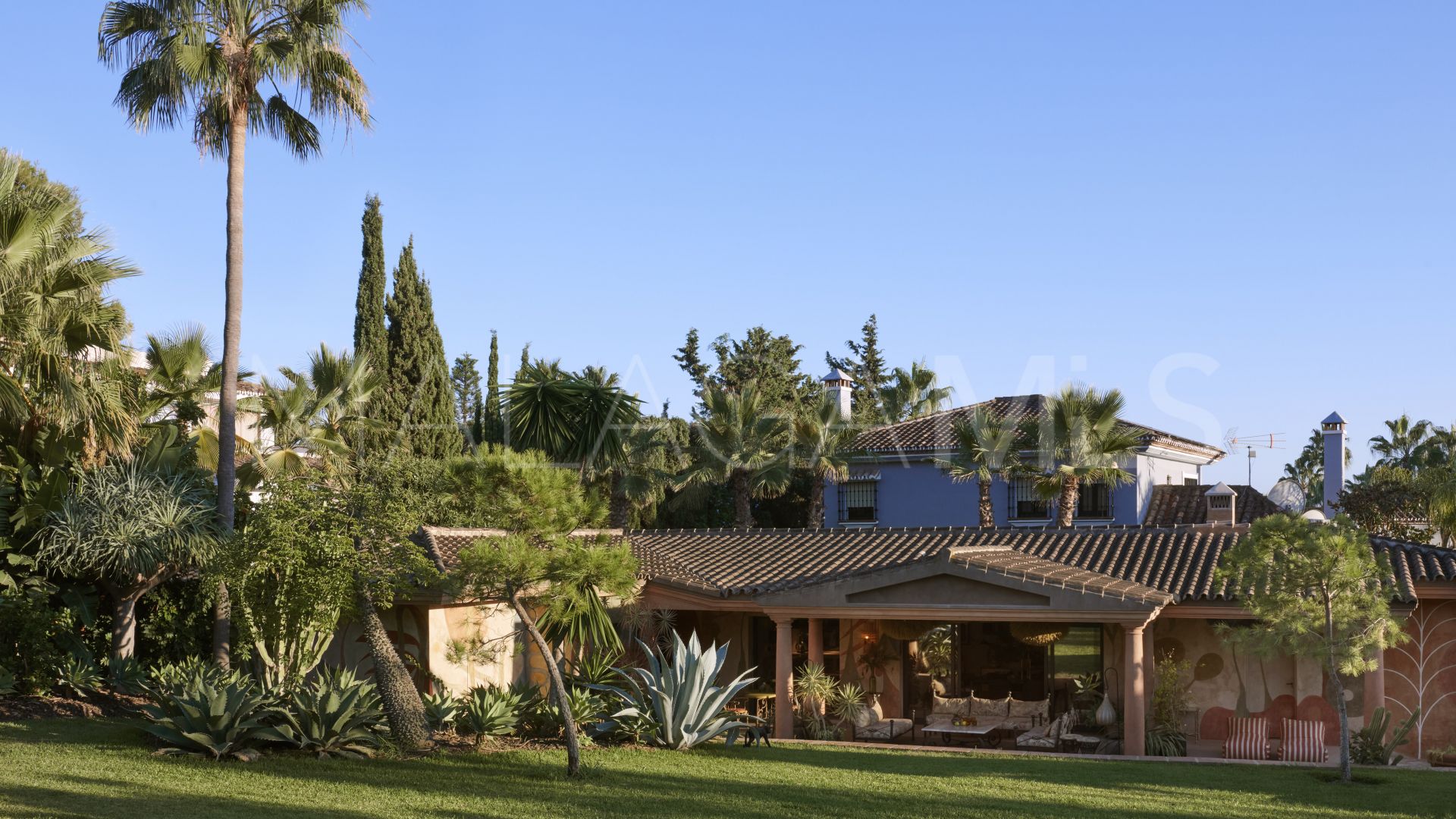 Villa for sale in Los Monteros Playa