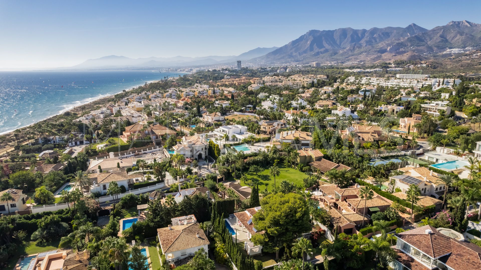 Villa for sale in Los Monteros Playa