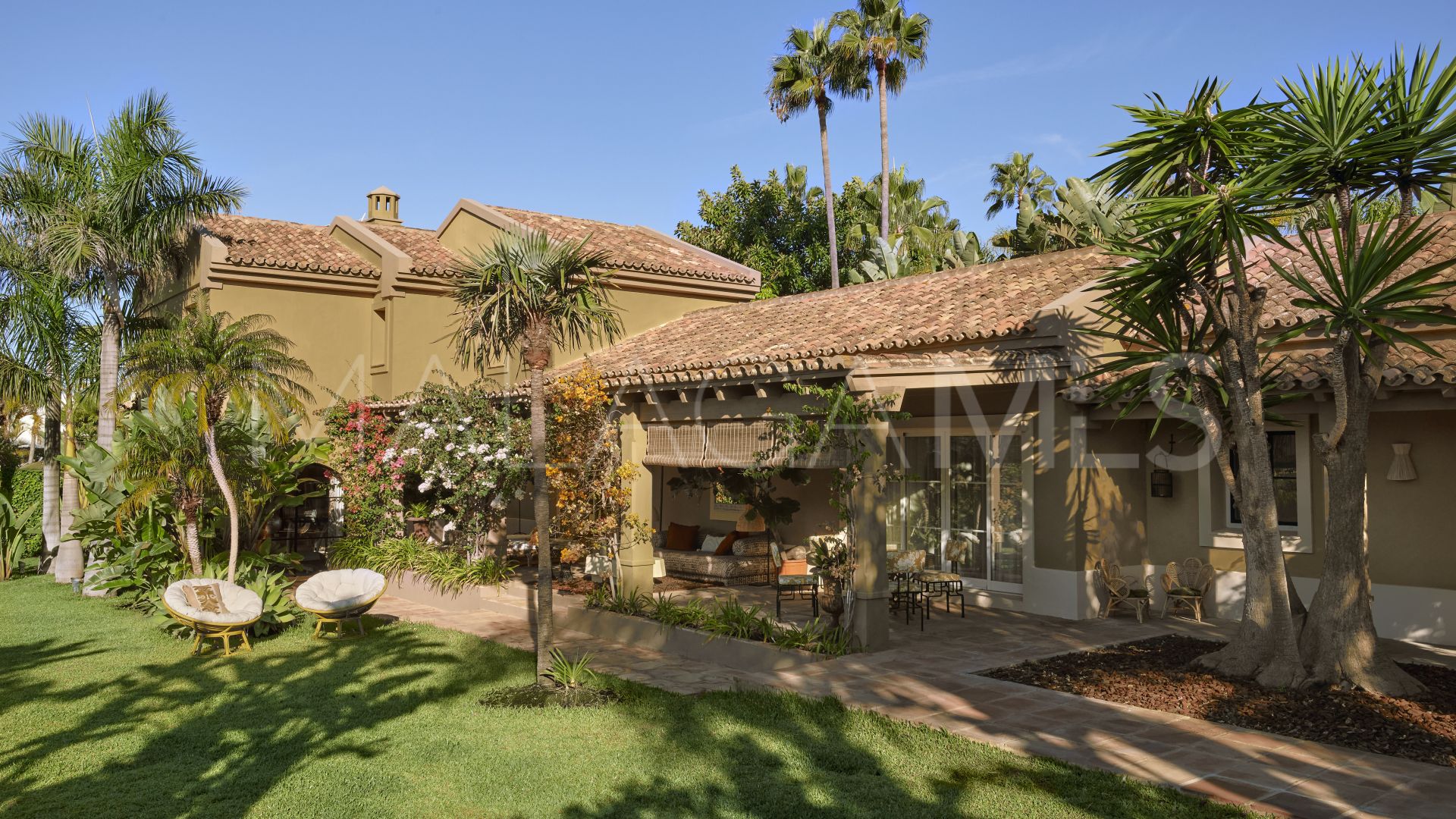 Villa for sale in Los Monteros Playa