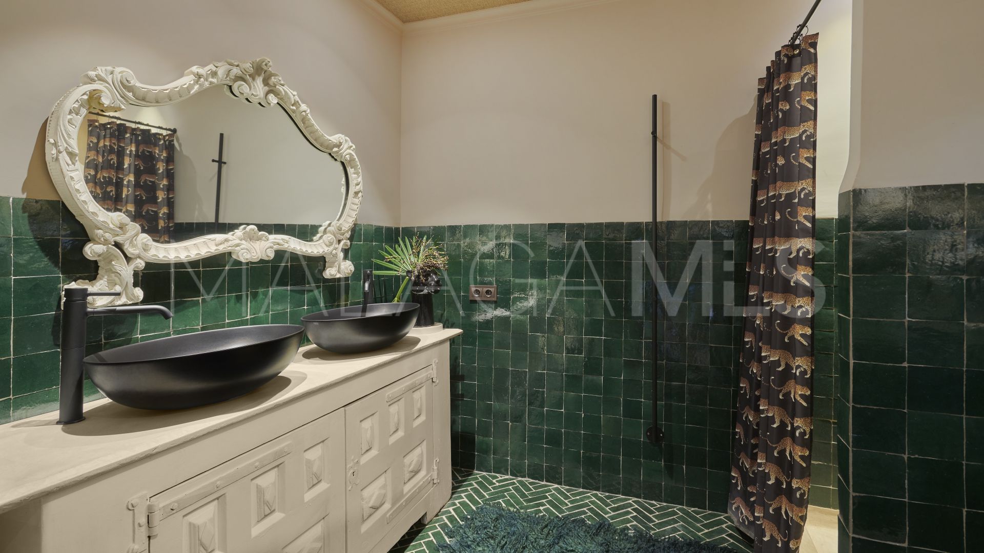Villa for sale in Los Monteros Playa