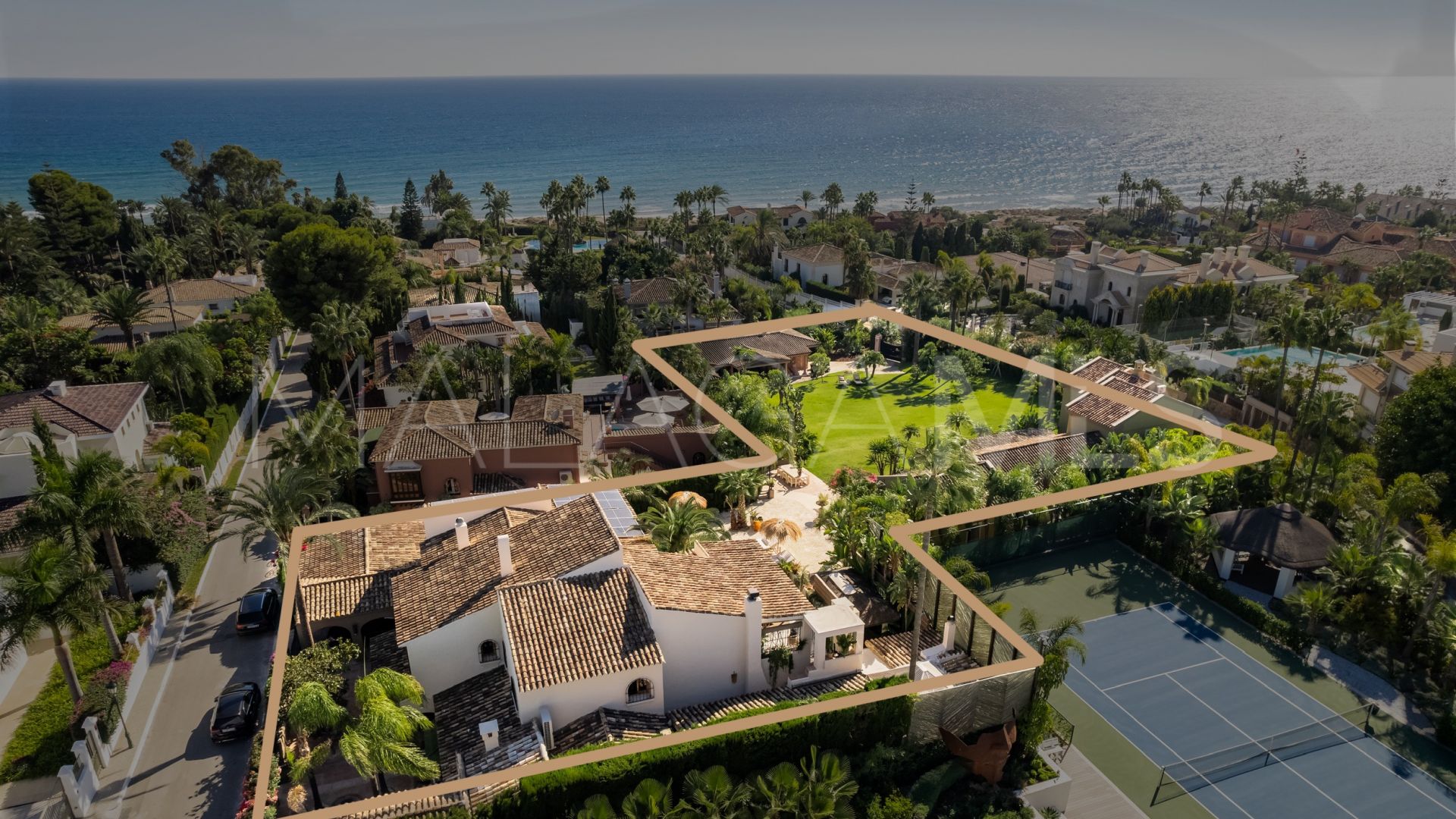 Villa for sale in Los Monteros Playa