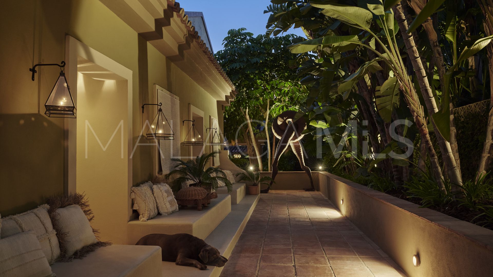 Villa for sale in Los Monteros Playa