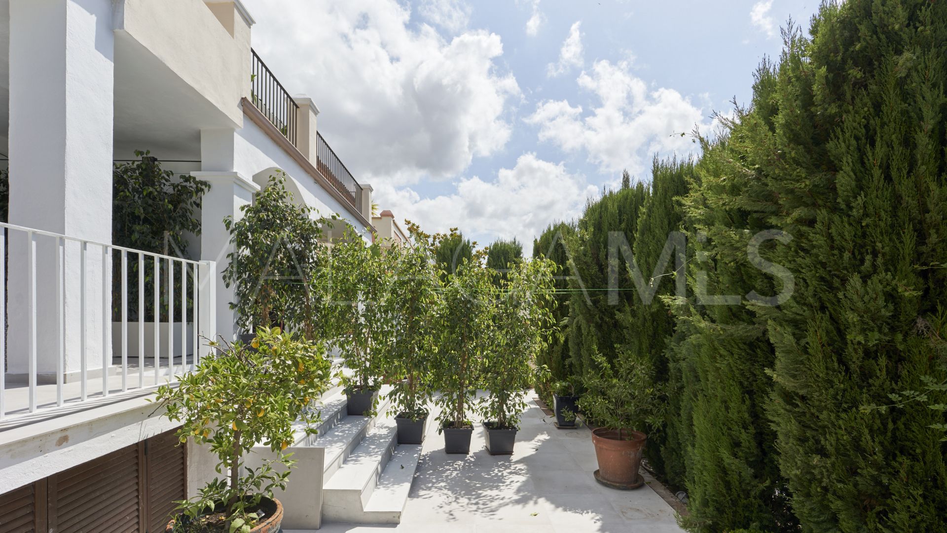 For sale Marbelah Pueblo town house with 4 bedrooms