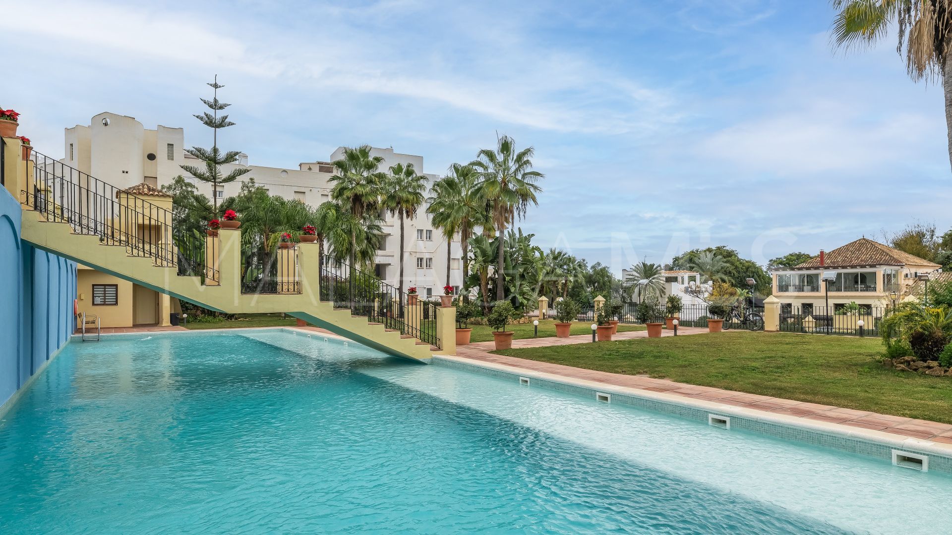 For sale Marbelah Pueblo town house with 4 bedrooms