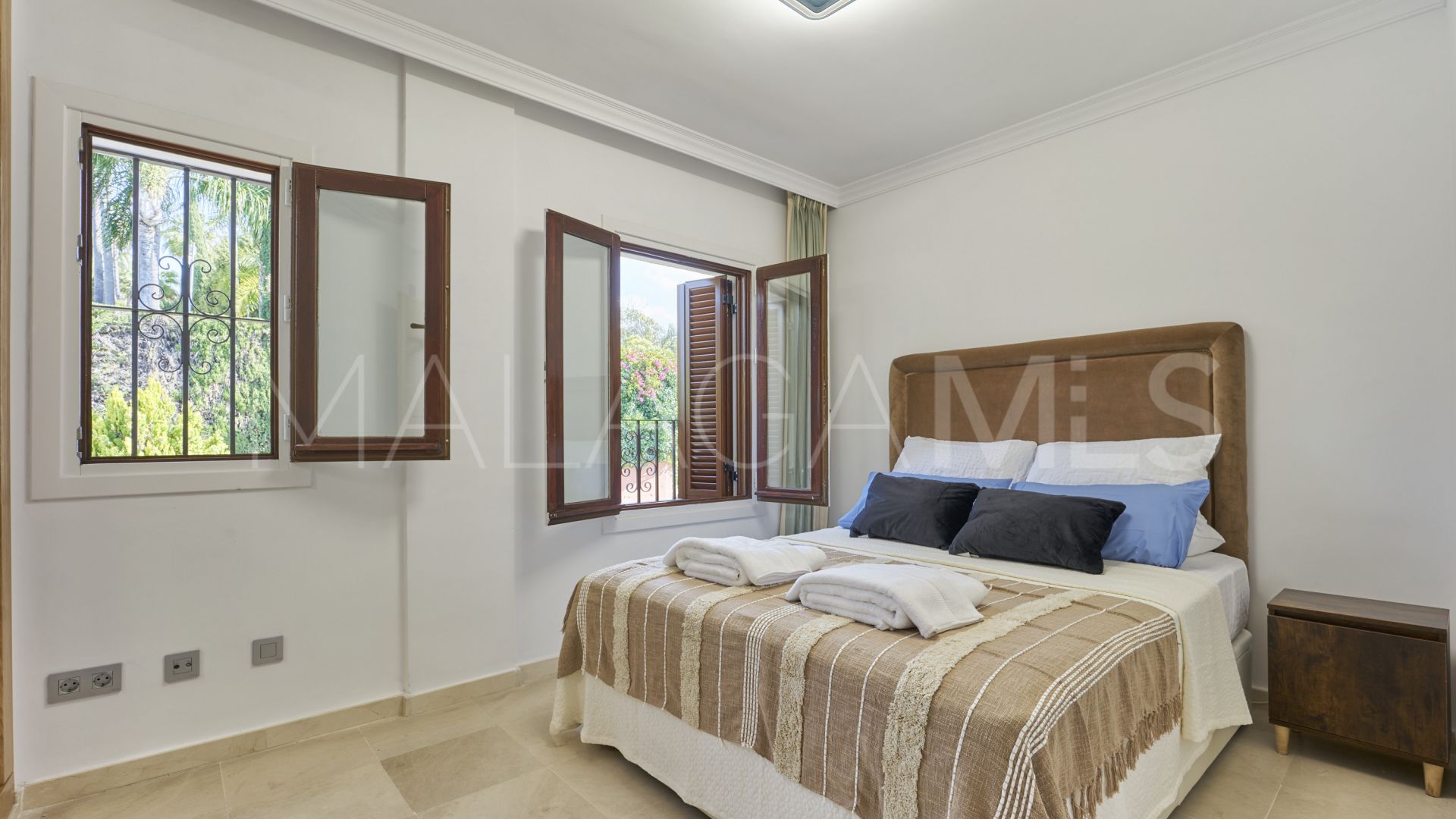 For sale Marbelah Pueblo town house with 4 bedrooms