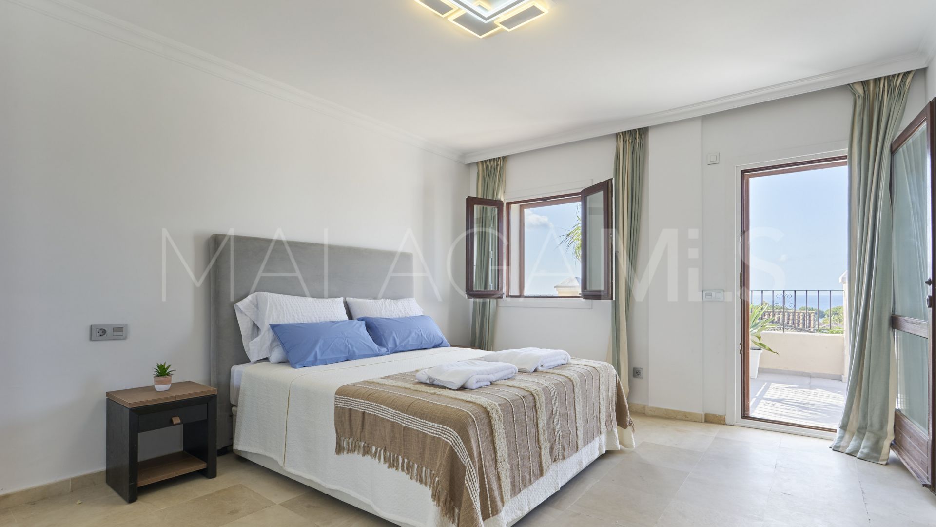 For sale Marbelah Pueblo town house with 4 bedrooms