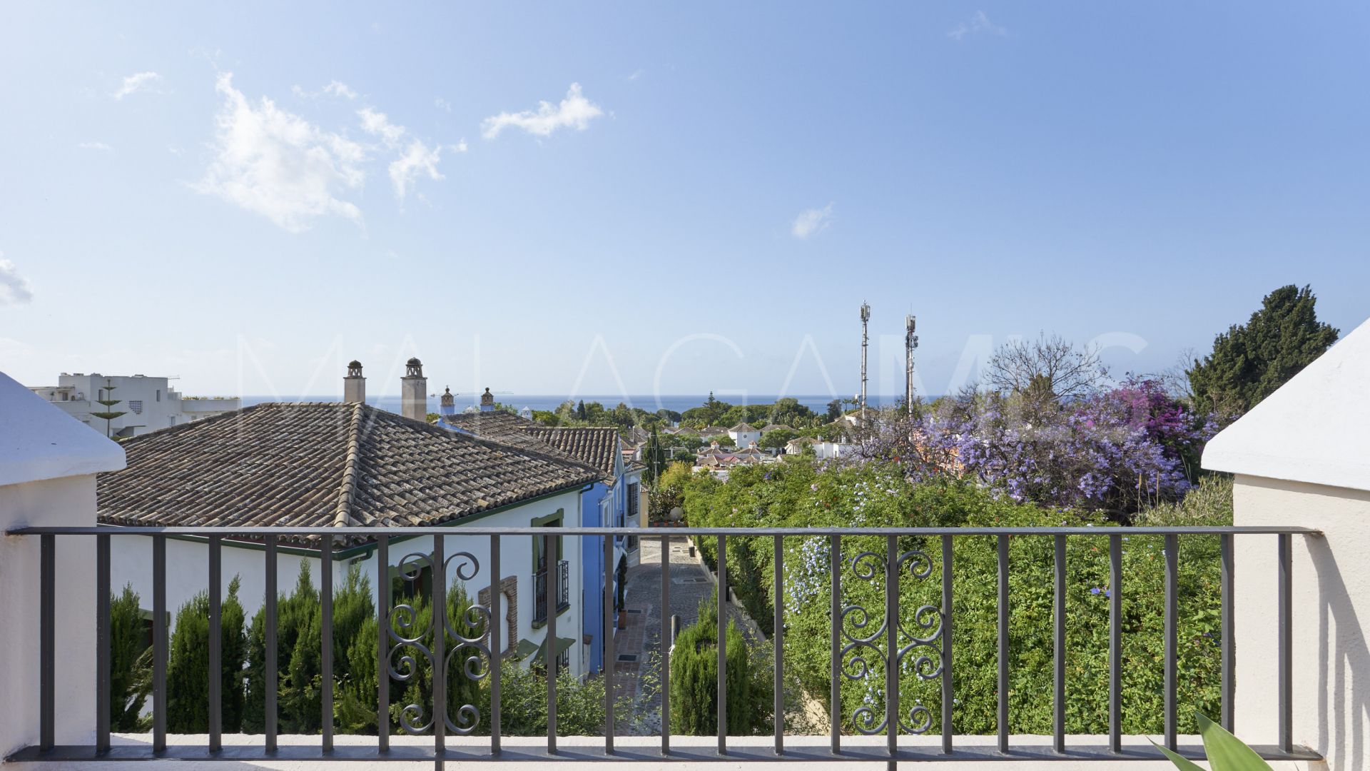 For sale Marbelah Pueblo town house with 4 bedrooms
