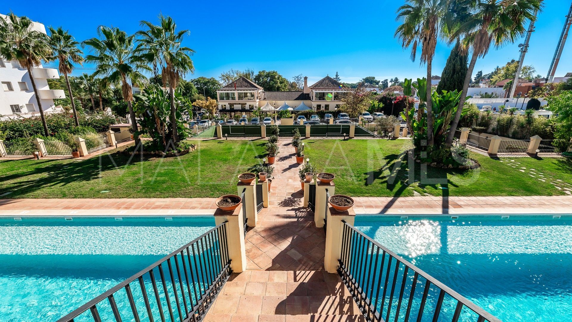 For sale Marbelah Pueblo town house with 4 bedrooms