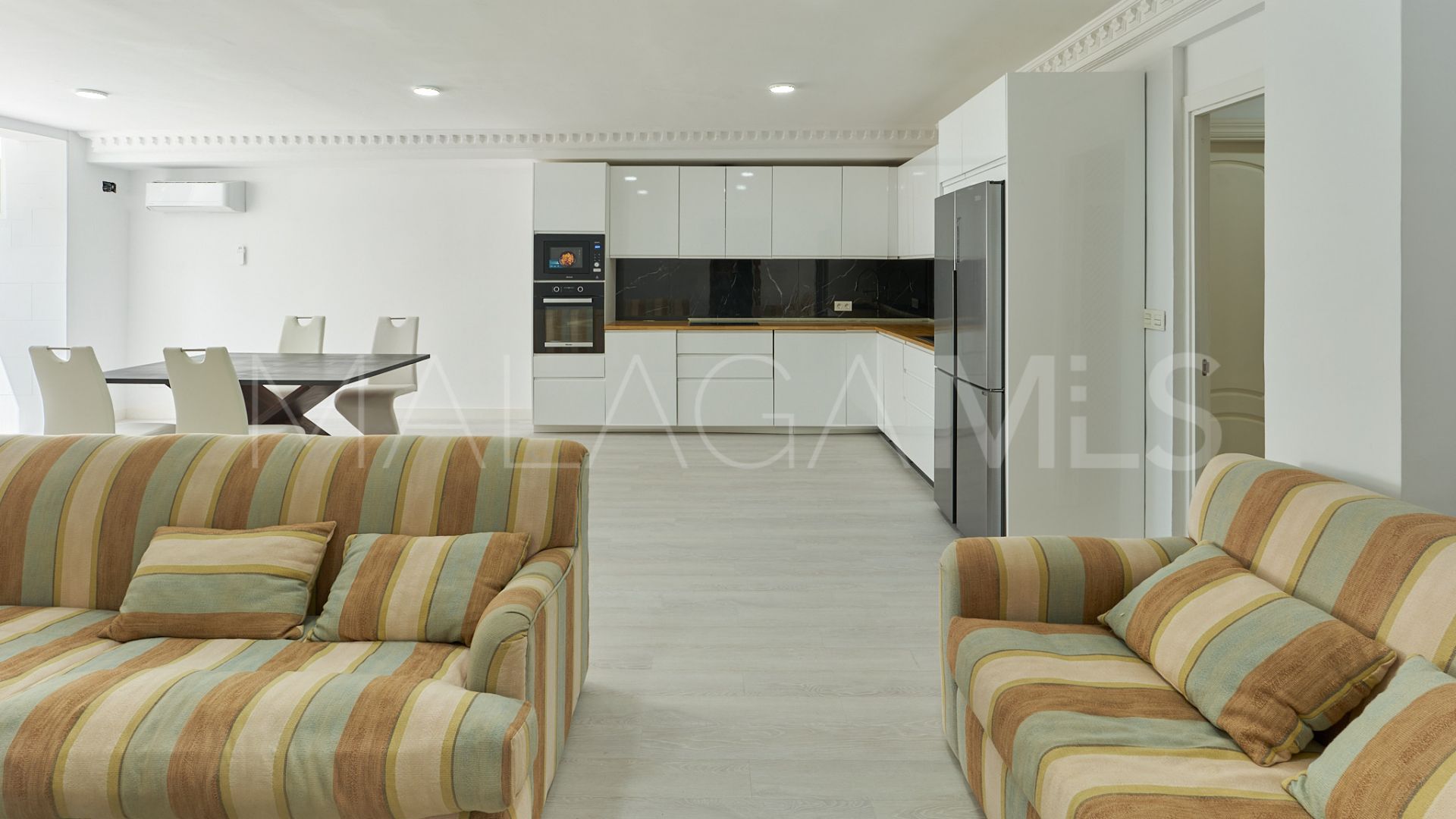 For sale Marbelah Pueblo town house with 4 bedrooms