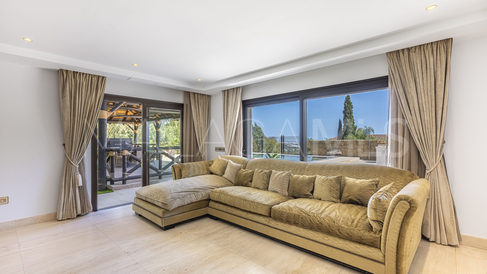 Villa for sale in El Herrojo