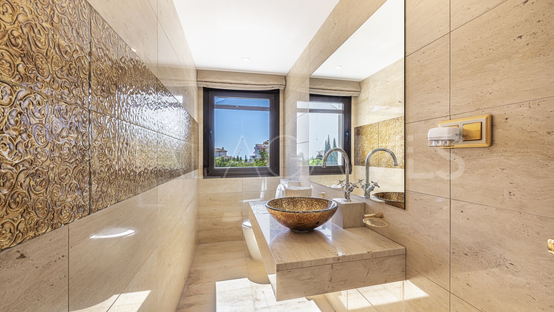 Villa for sale in El Herrojo