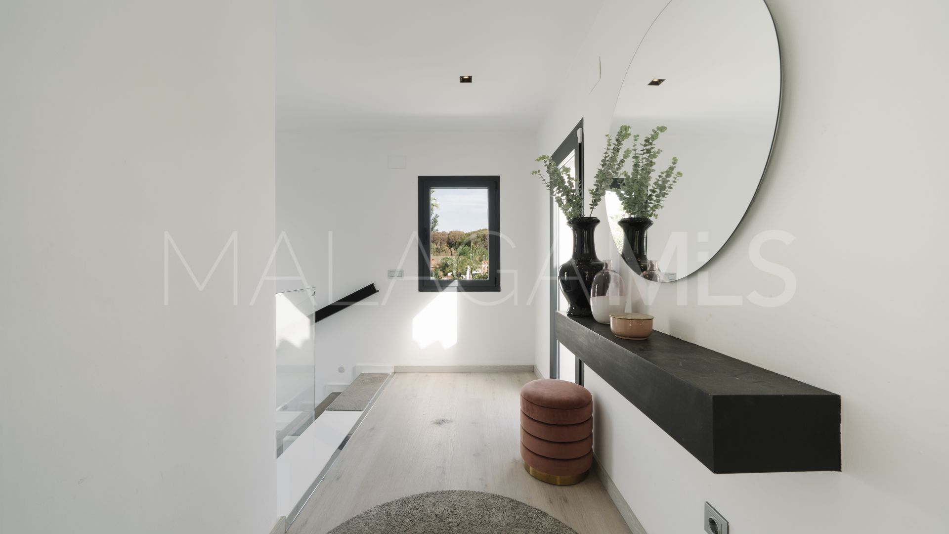 Villa for sale in Nueva Andalucia