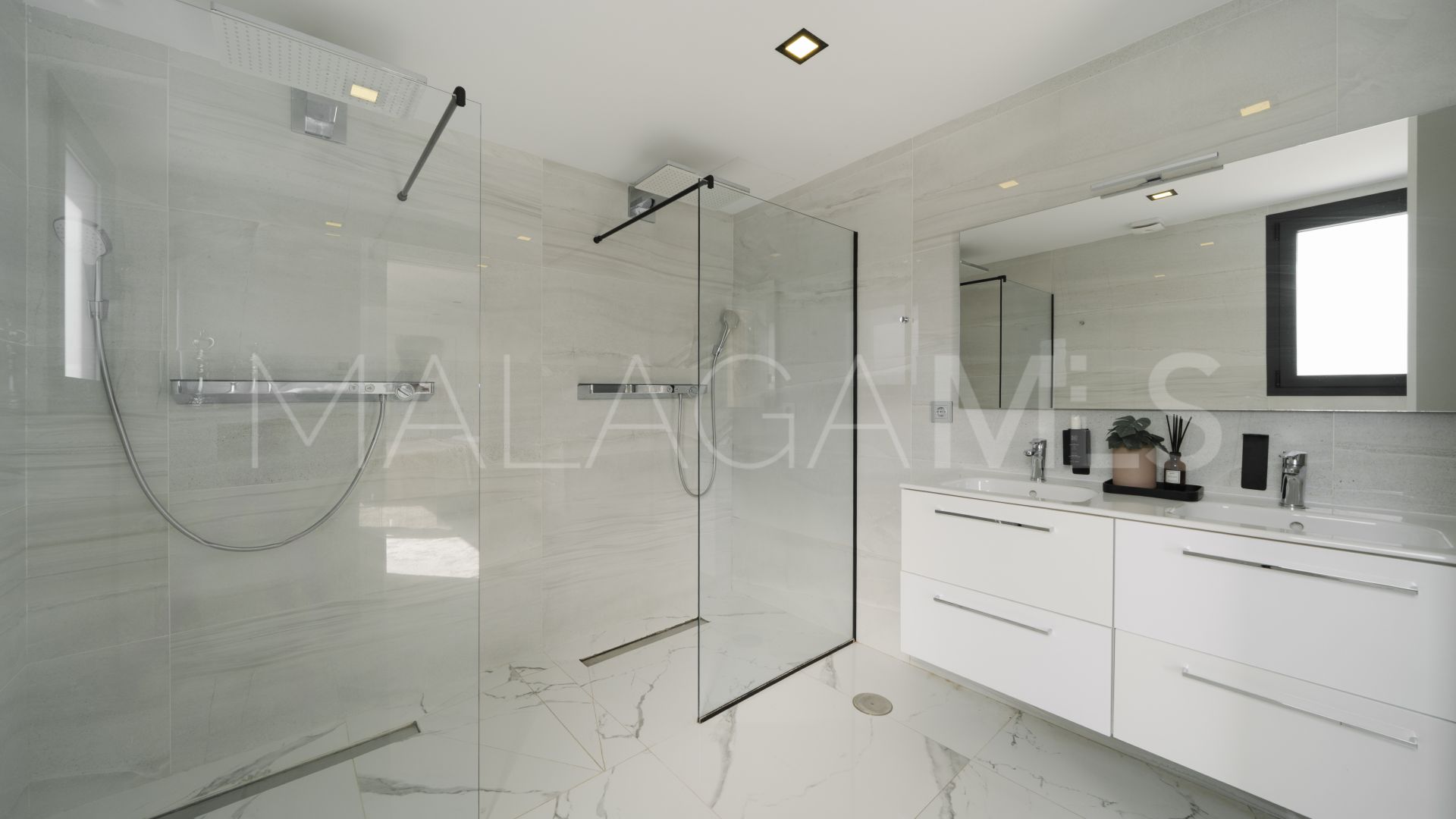 Villa for sale in Nueva Andalucia
