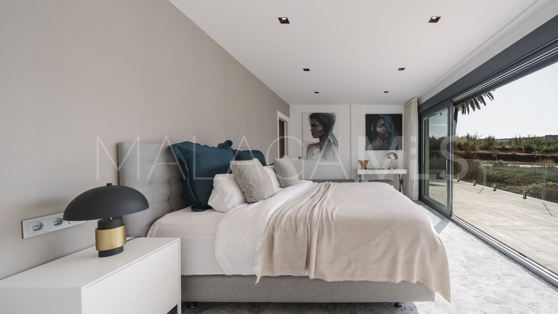 Villa for sale in Nueva Andalucia