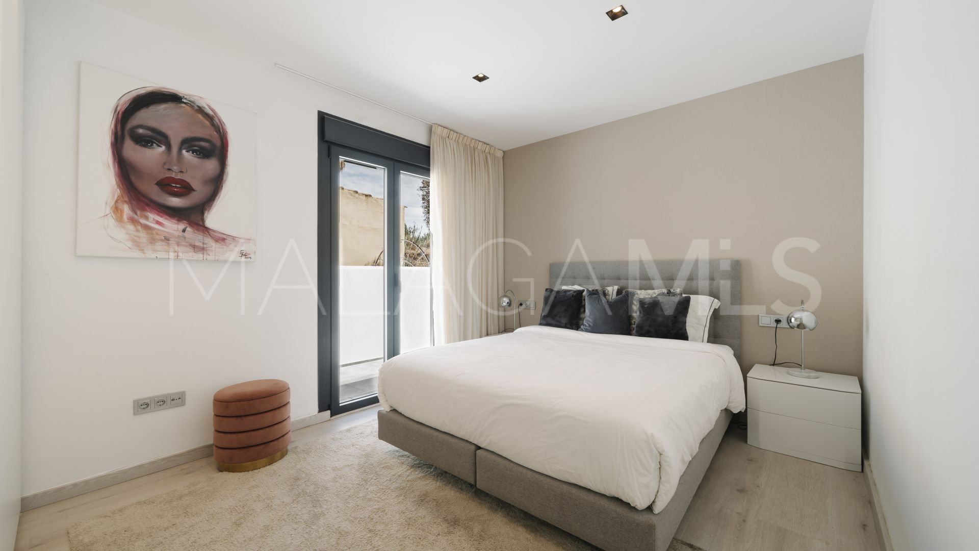 Villa for sale in Nueva Andalucia
