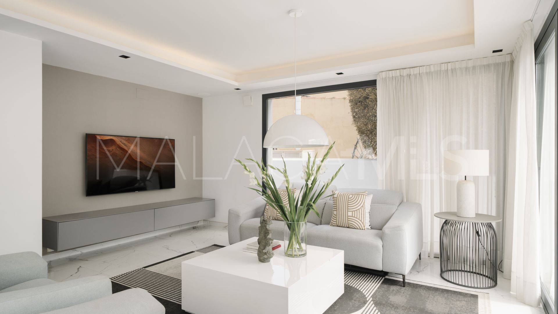 Villa for sale in Nueva Andalucia