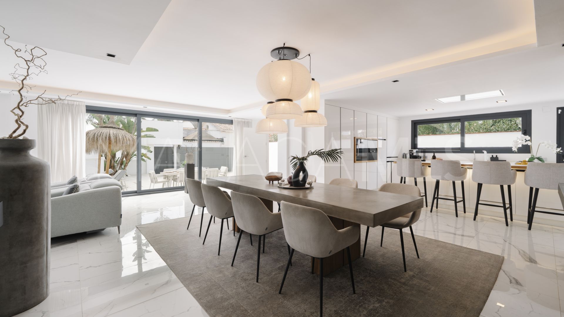 Villa for sale in Nueva Andalucia