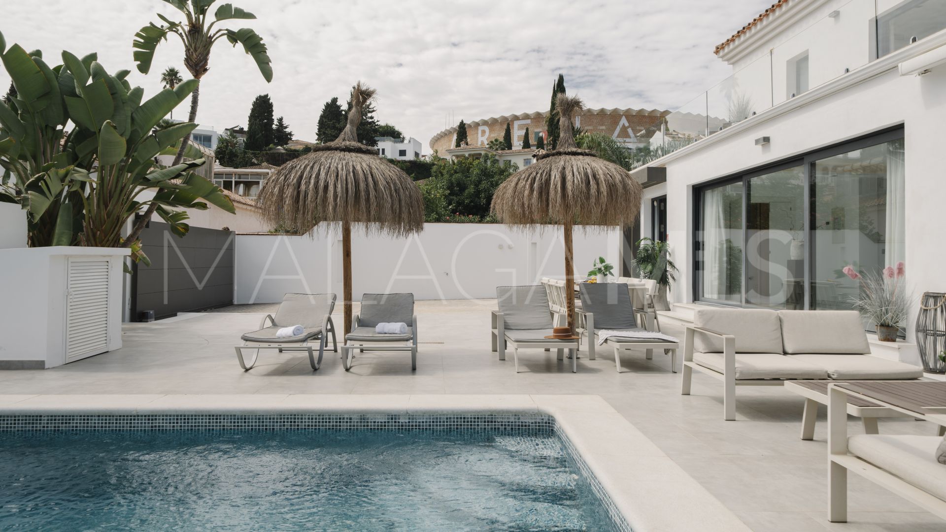 Villa for sale in Nueva Andalucia