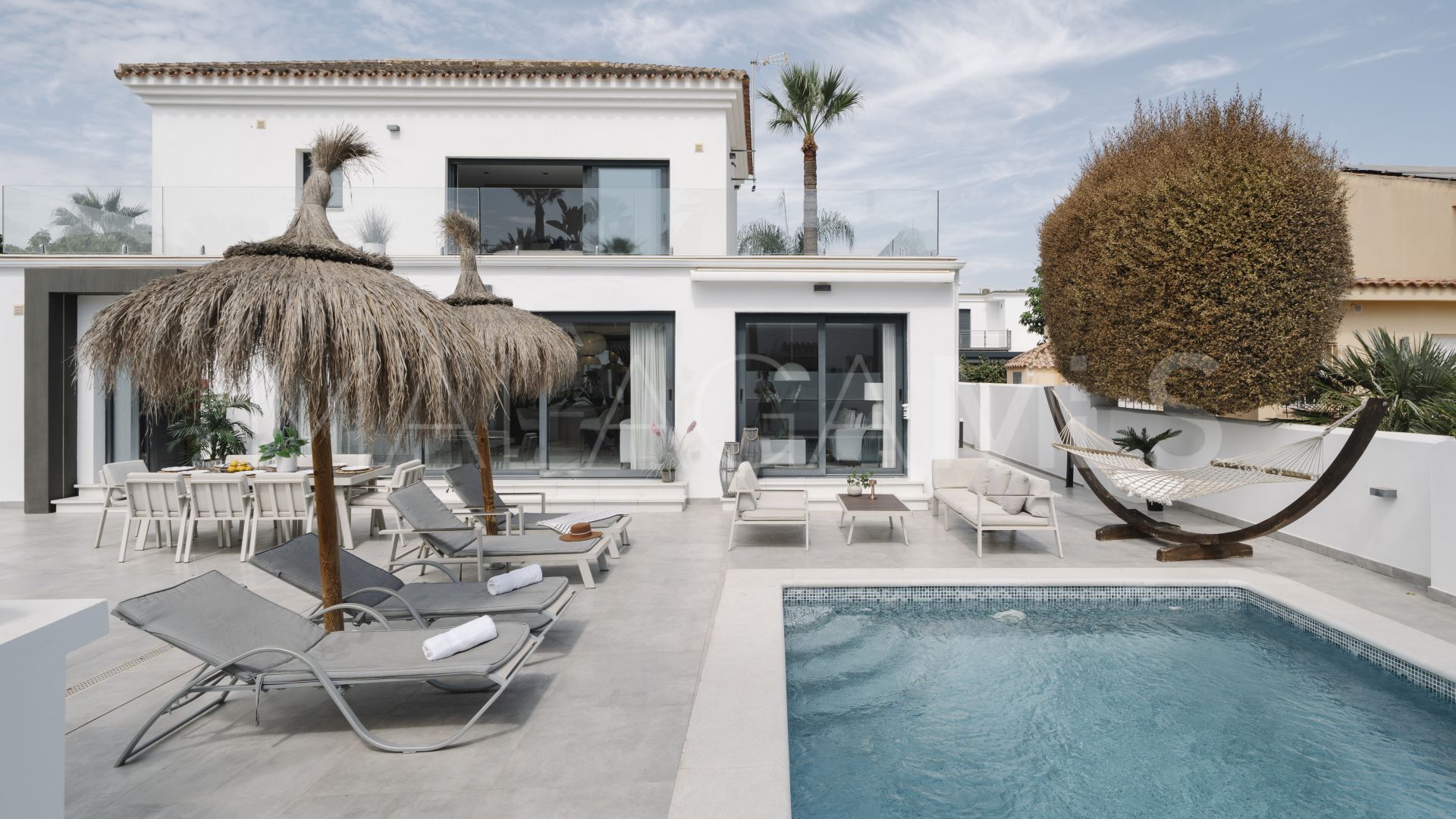 Villa for sale in Nueva Andalucia