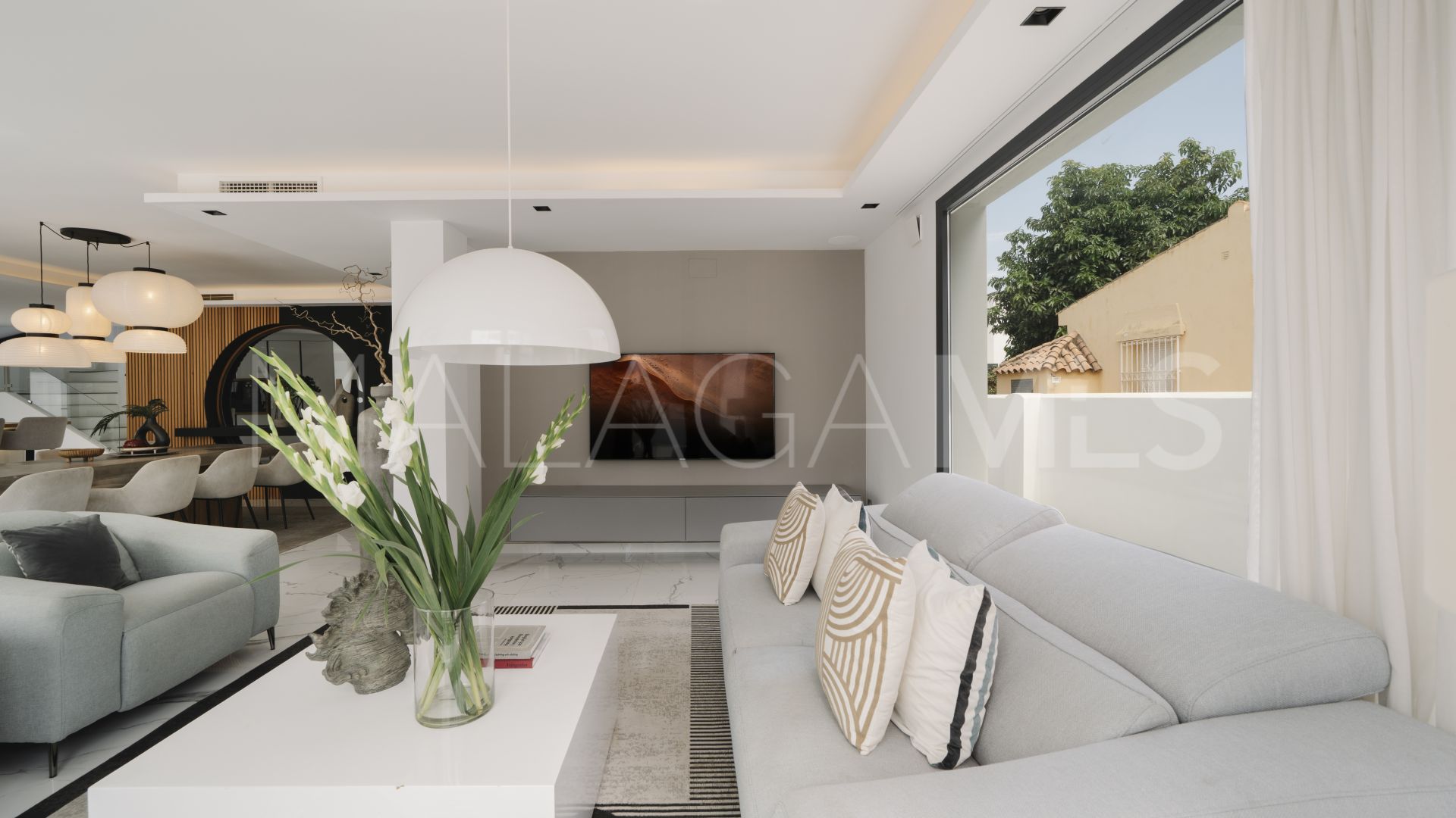 Villa for sale in Nueva Andalucia