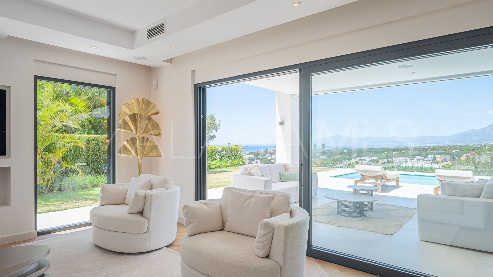 For sale 5 bedrooms villa in Artola