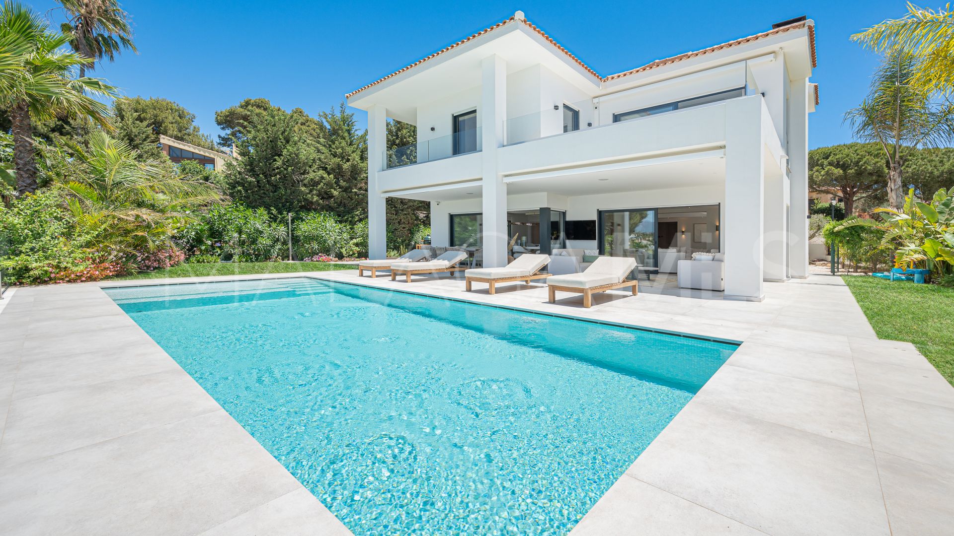 For sale 5 bedrooms villa in Artola