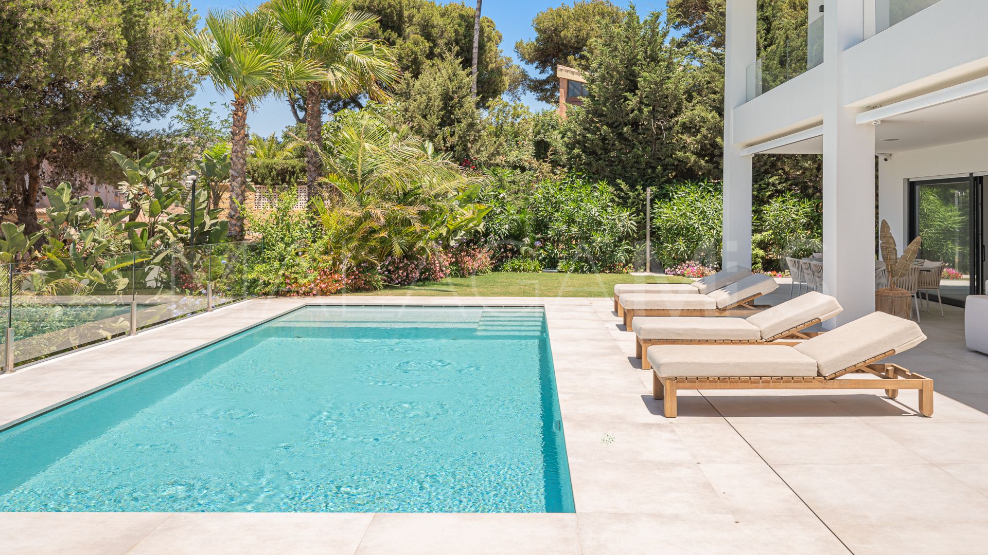 For sale 5 bedrooms villa in Artola