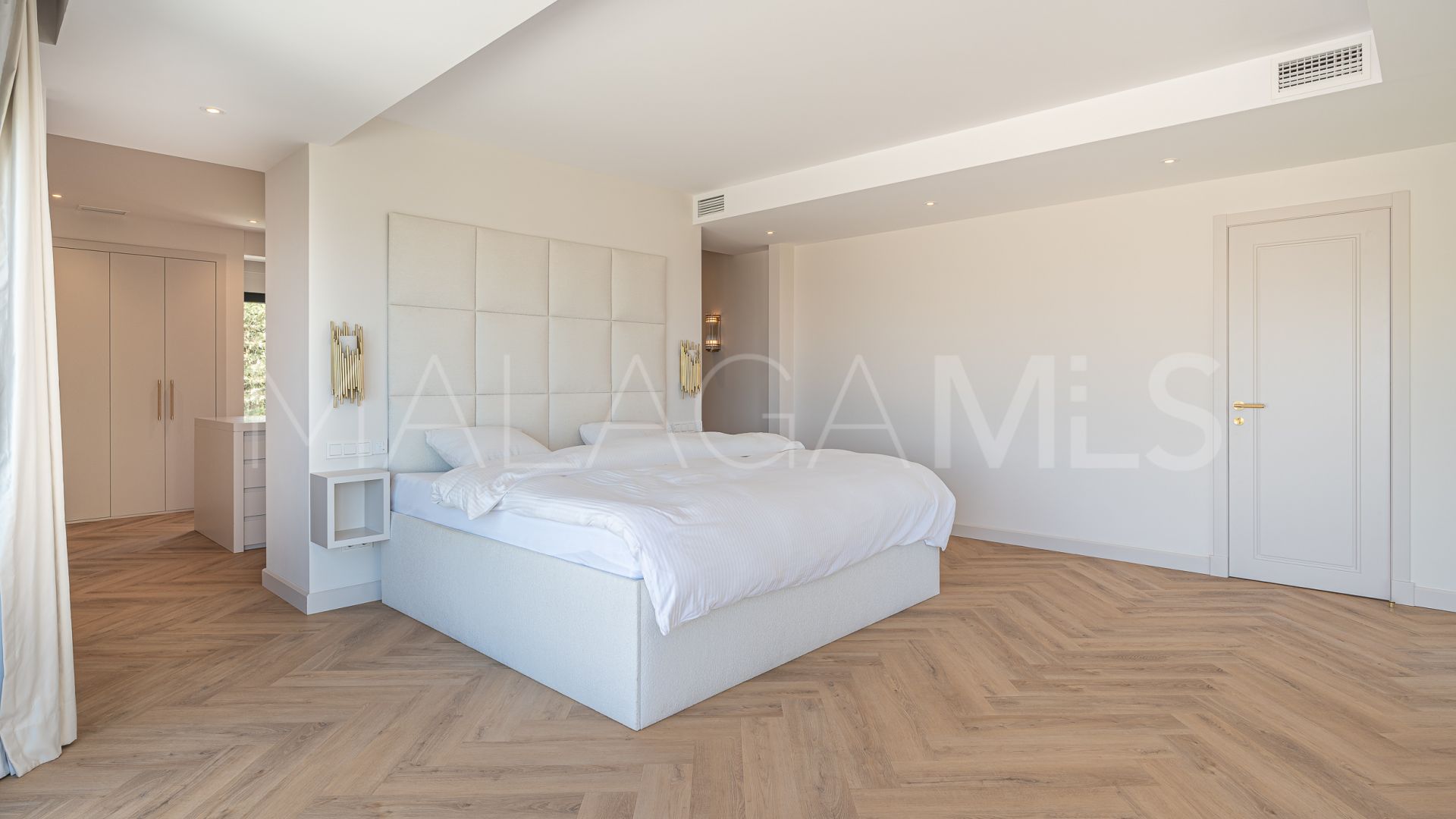 For sale 5 bedrooms villa in Artola