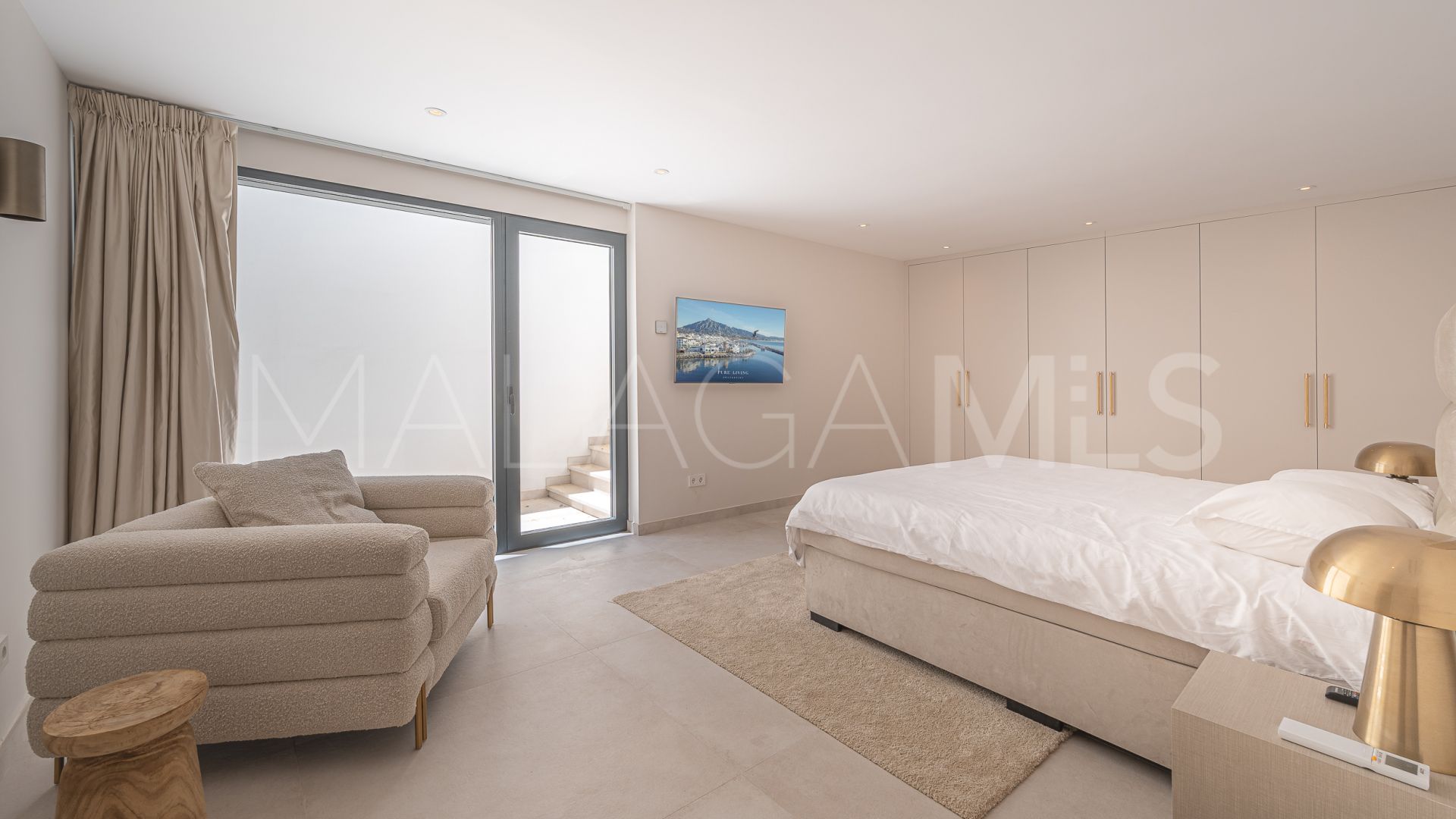 For sale 5 bedrooms villa in Artola