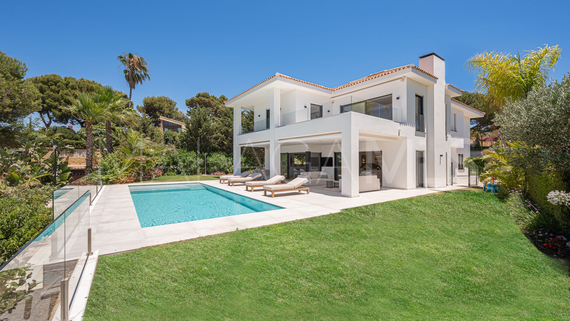 For sale 5 bedrooms villa in Artola