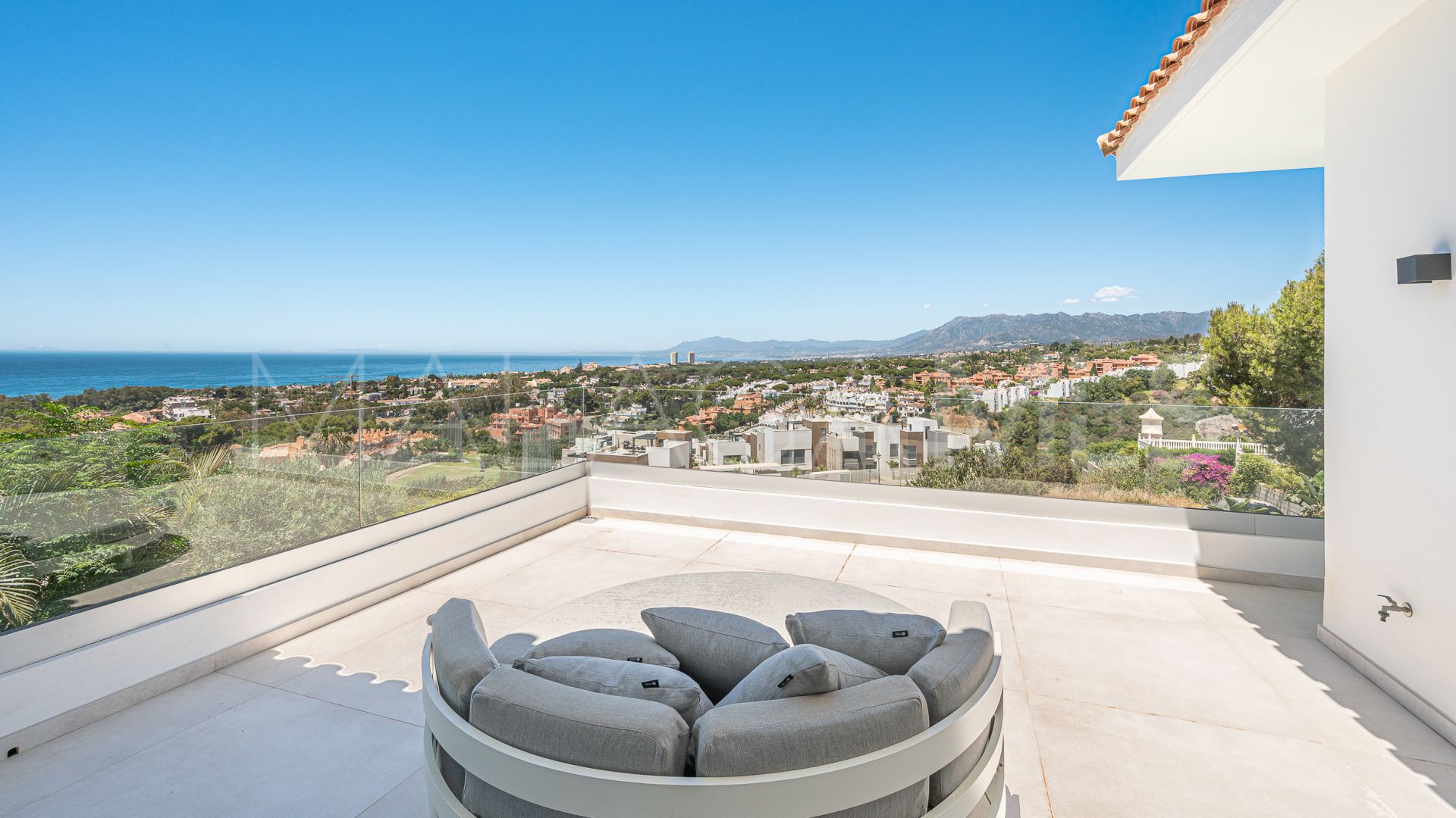 For sale 5 bedrooms villa in Artola