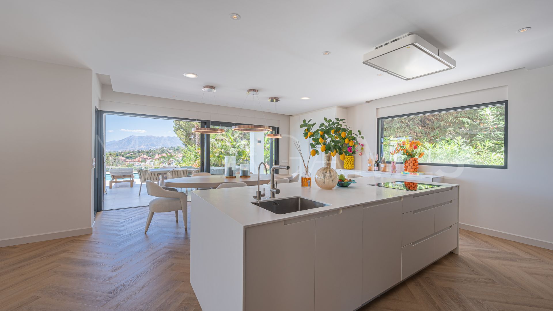 For sale 5 bedrooms villa in Artola