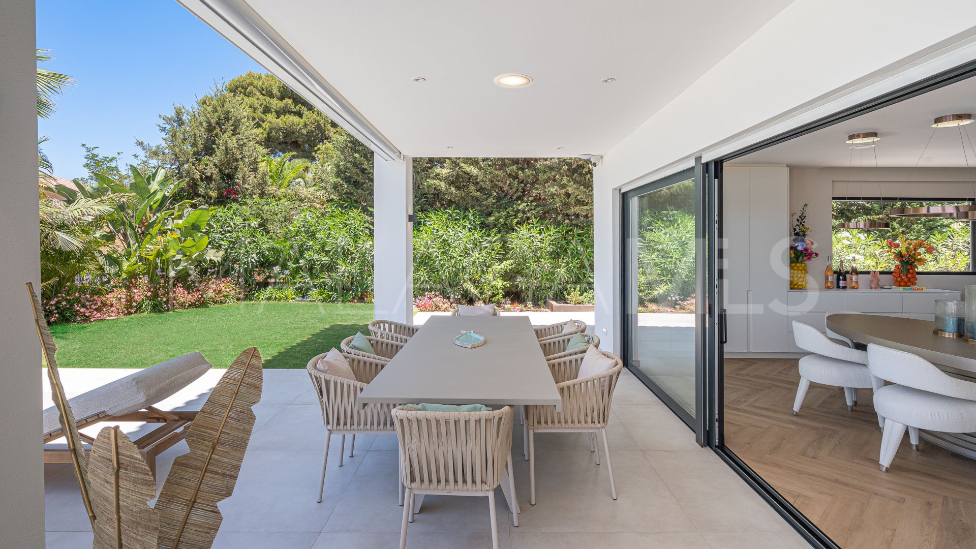 For sale 5 bedrooms villa in Artola