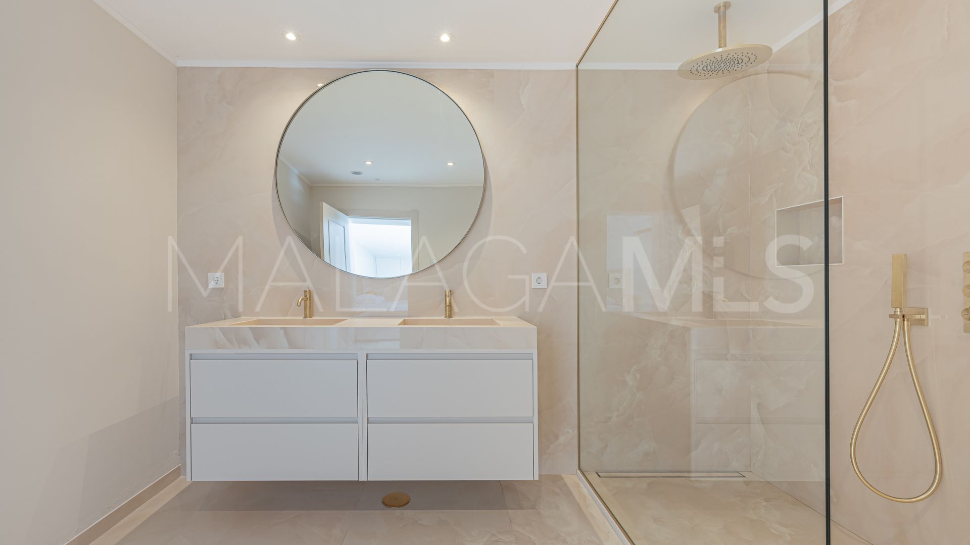 For sale 5 bedrooms villa in Artola