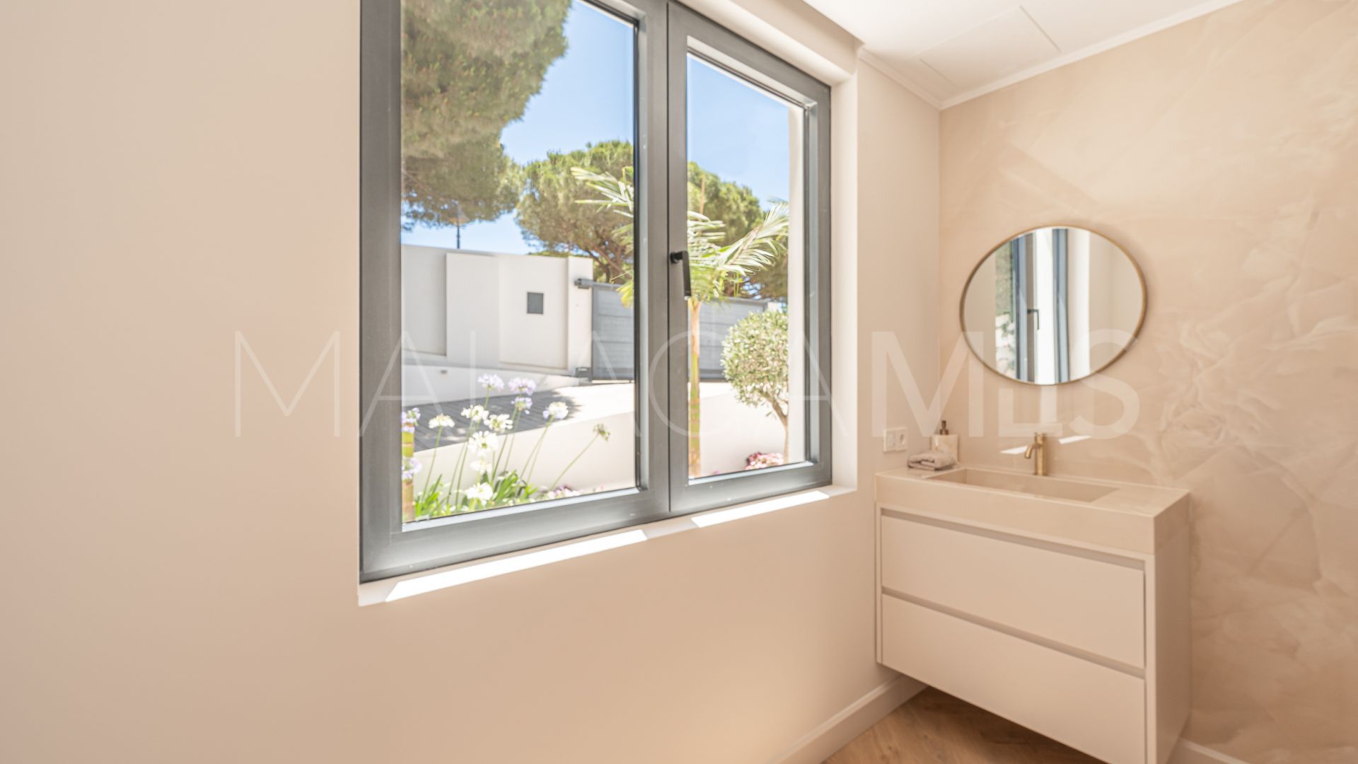 For sale 5 bedrooms villa in Artola