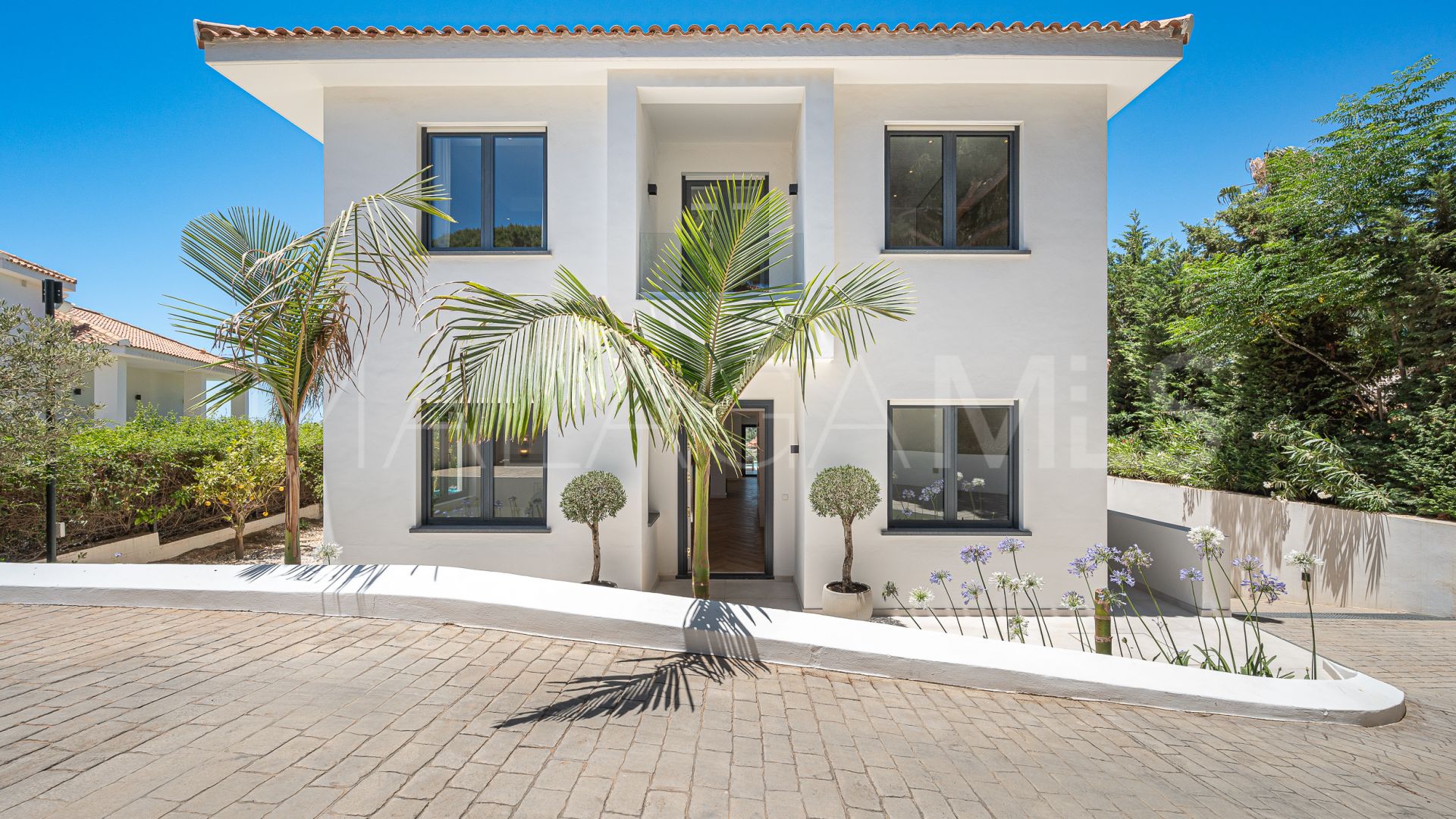 For sale 5 bedrooms villa in Artola