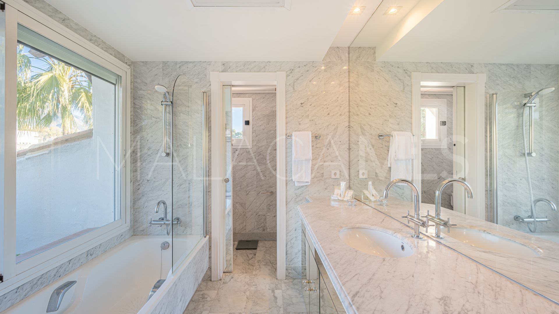 Buy duplex penthouse in Marina Puente Romano