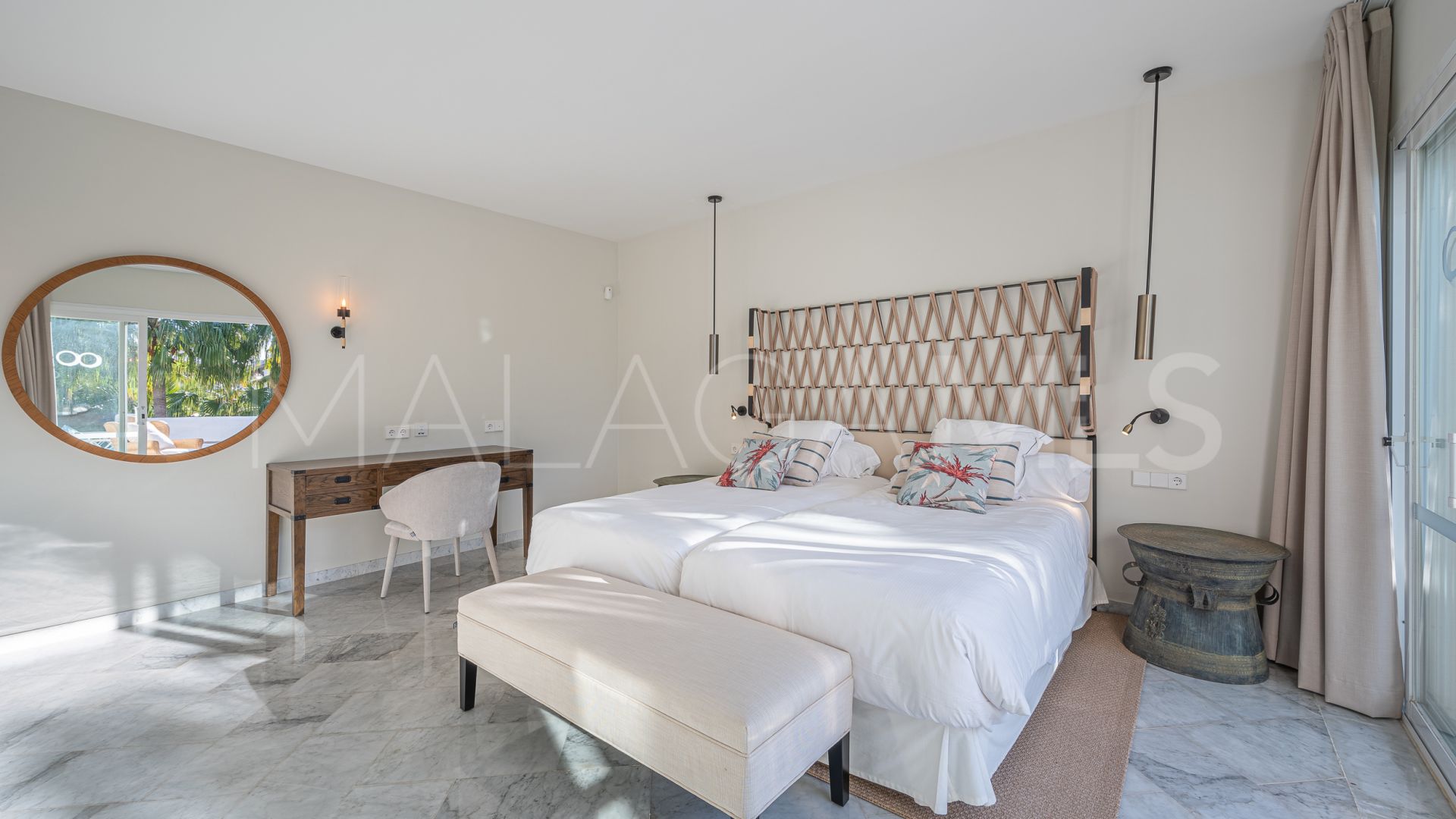 Buy duplex penthouse in Marina Puente Romano