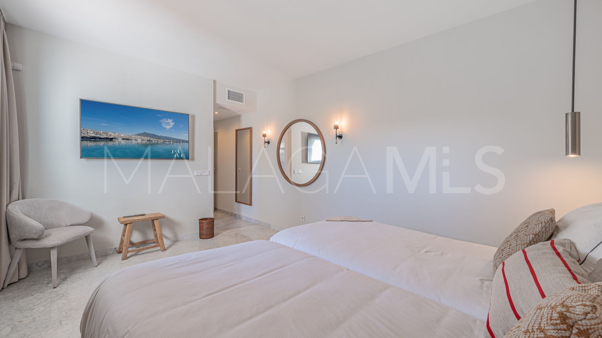 Buy duplex penthouse in Marina Puente Romano