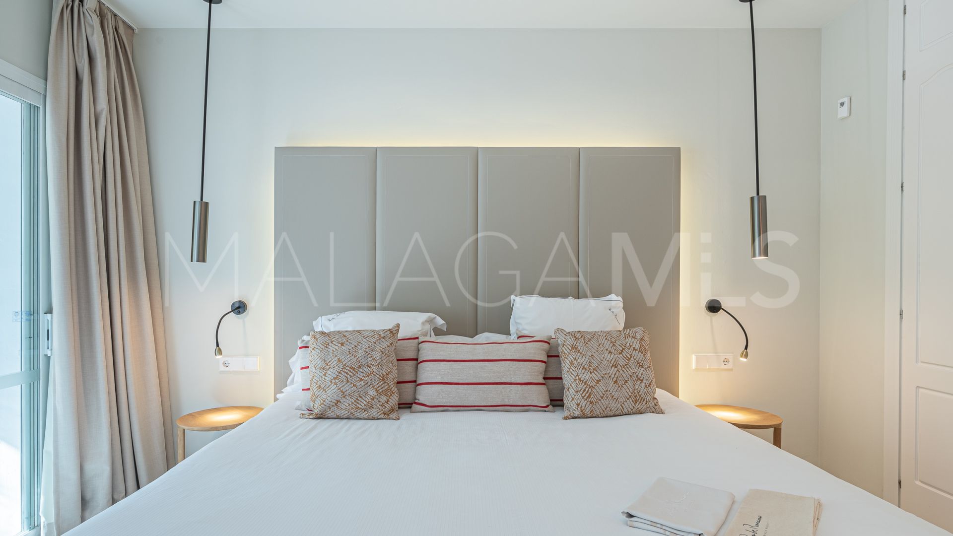 Buy duplex penthouse in Marina Puente Romano