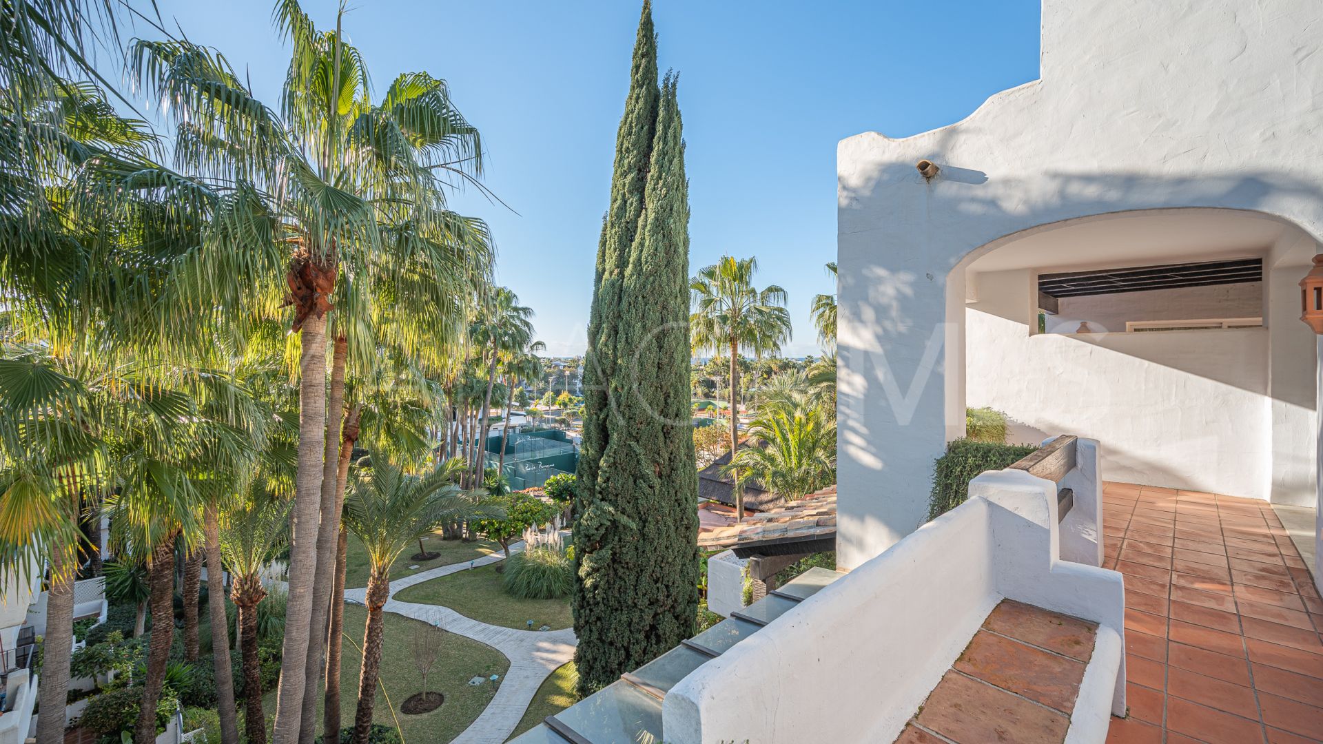 Buy duplex penthouse in Marina Puente Romano