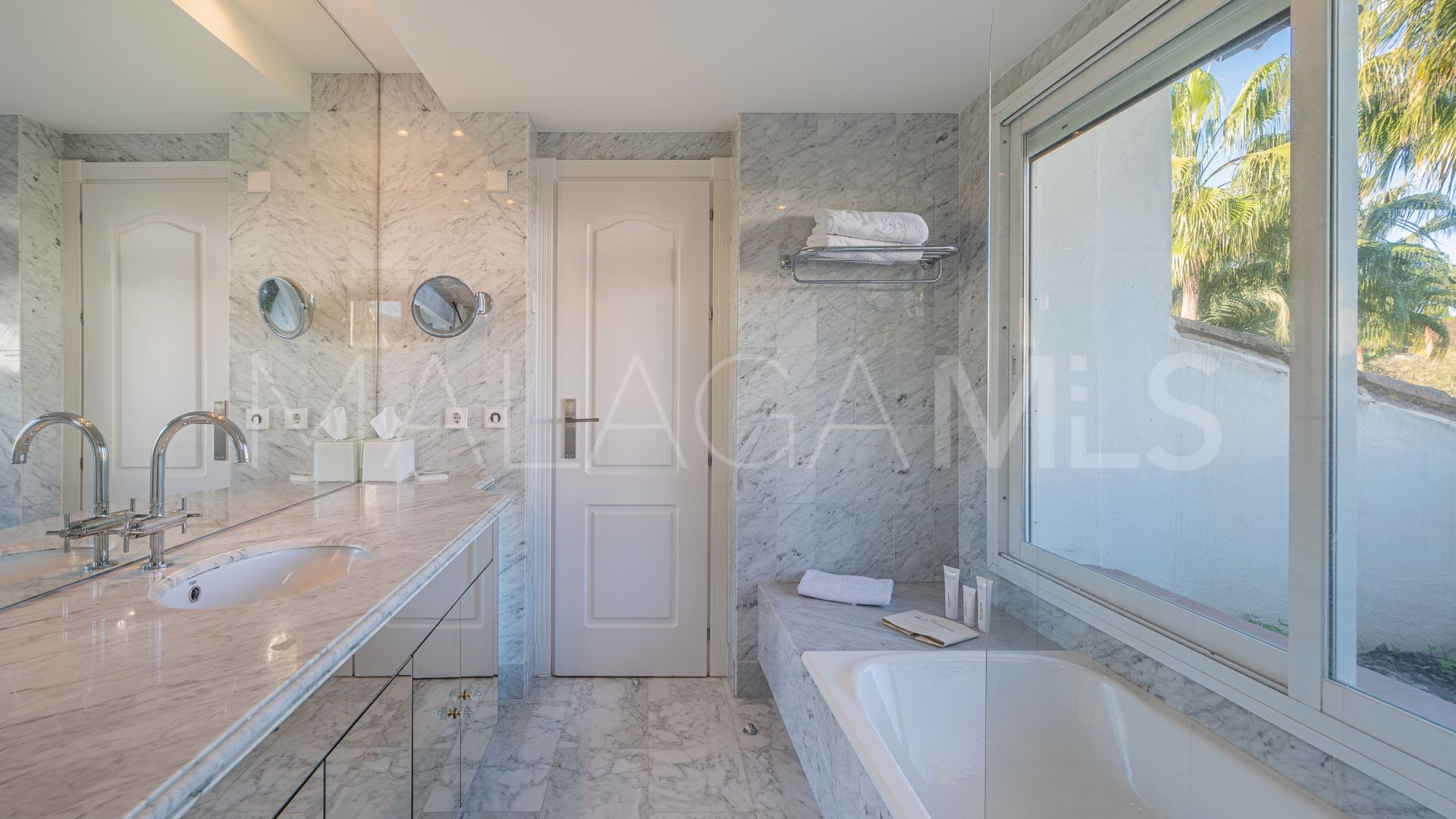 Buy duplex penthouse in Marina Puente Romano