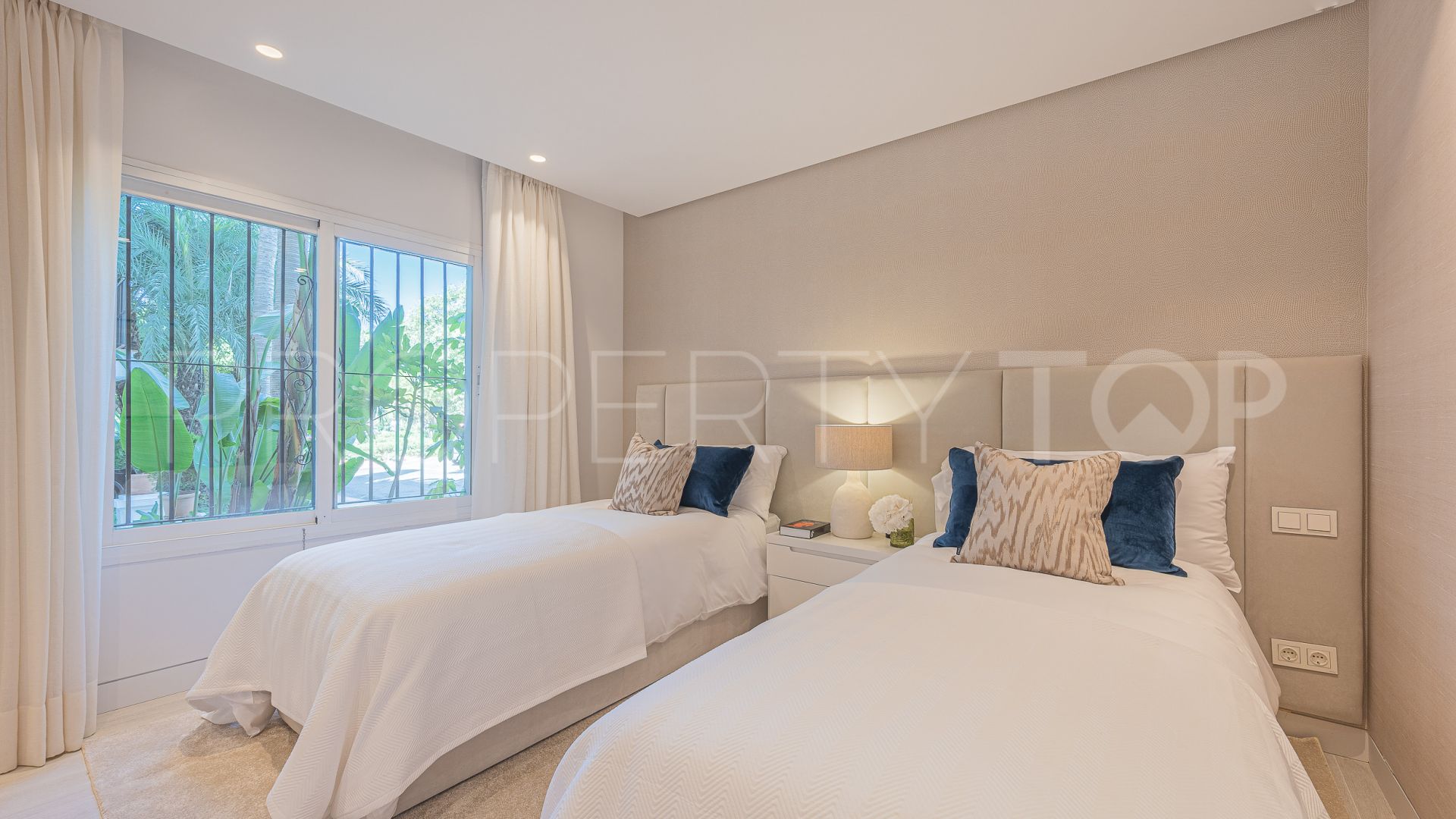 3 bedrooms ground floor apartment in Marina Puente Romano for sale