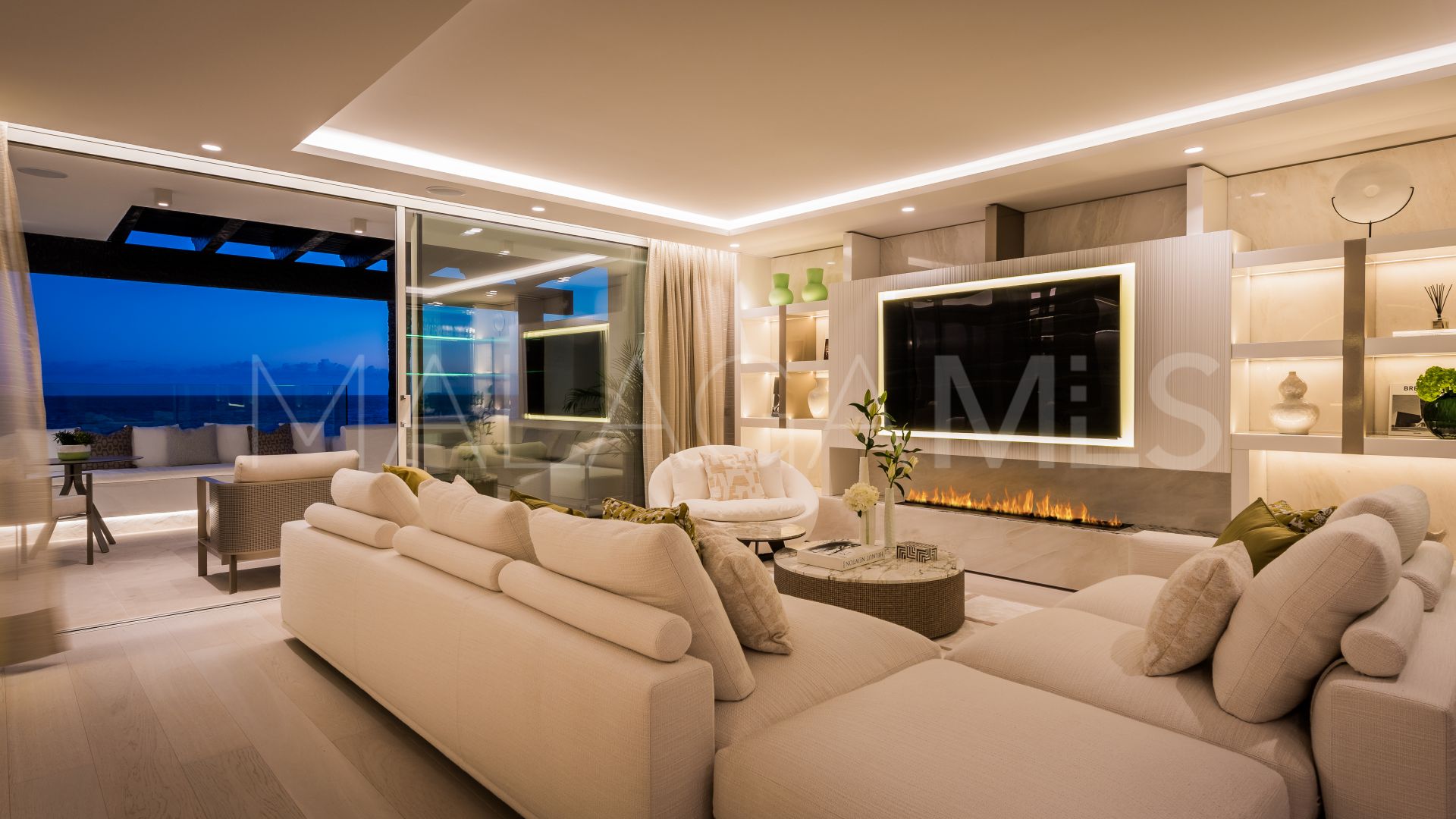 Duplex penthouse for sale in Marina de Puente Romano