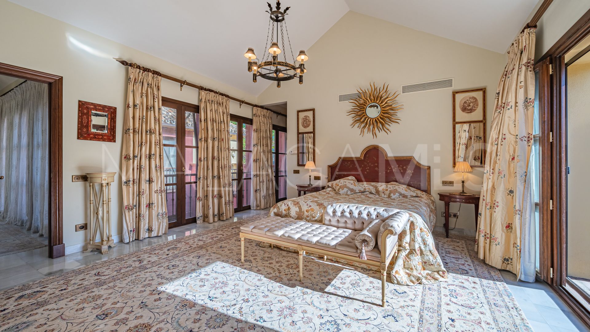 Buy villa in Las Mimosas de 4 bedrooms