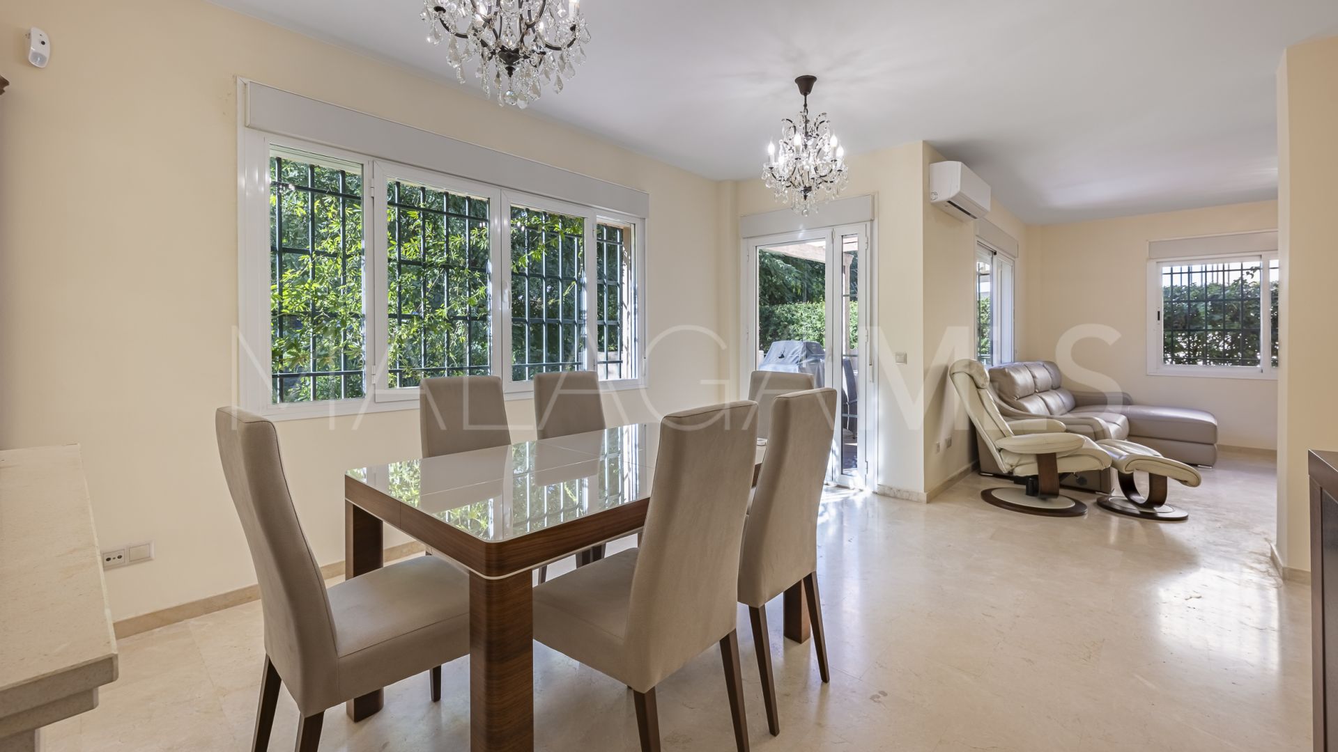 For sale town house in Riviera del Sol with 3 bedrooms