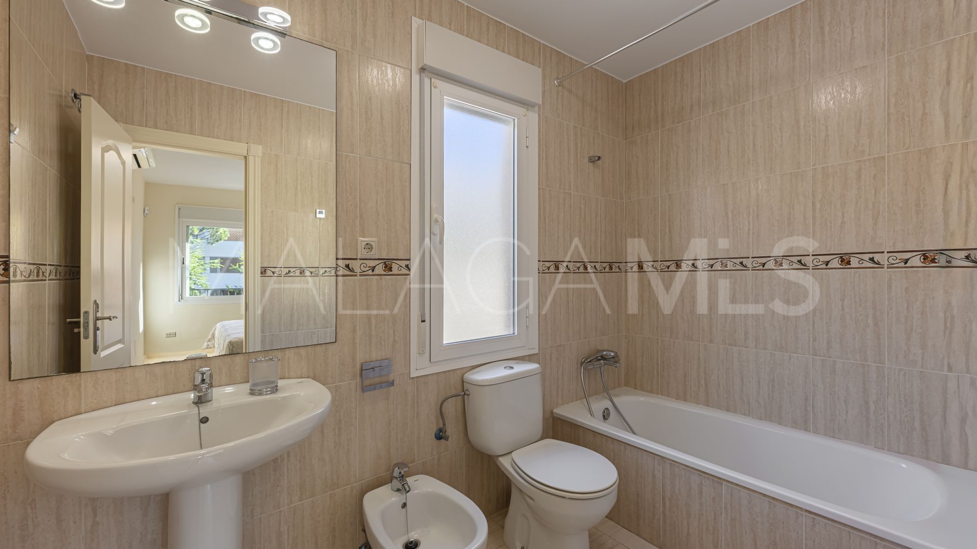 For sale town house in Riviera del Sol with 3 bedrooms